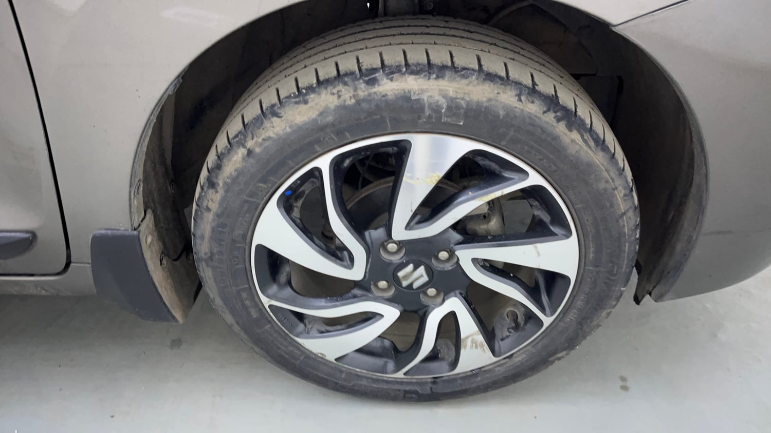Used 2022 Maruti Suzuki Baleno Zeta Petrol Manual tyres RIGHT FRONT TYRE RIM VIEW