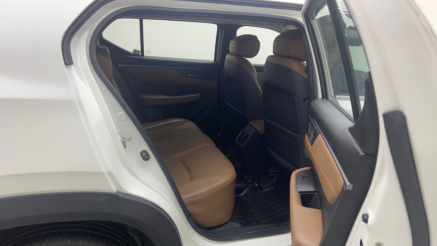 Used 2024 Honda Elevate ZX CVT Petrol Automatic interior RIGHT SIDE REAR DOOR CABIN VIEW