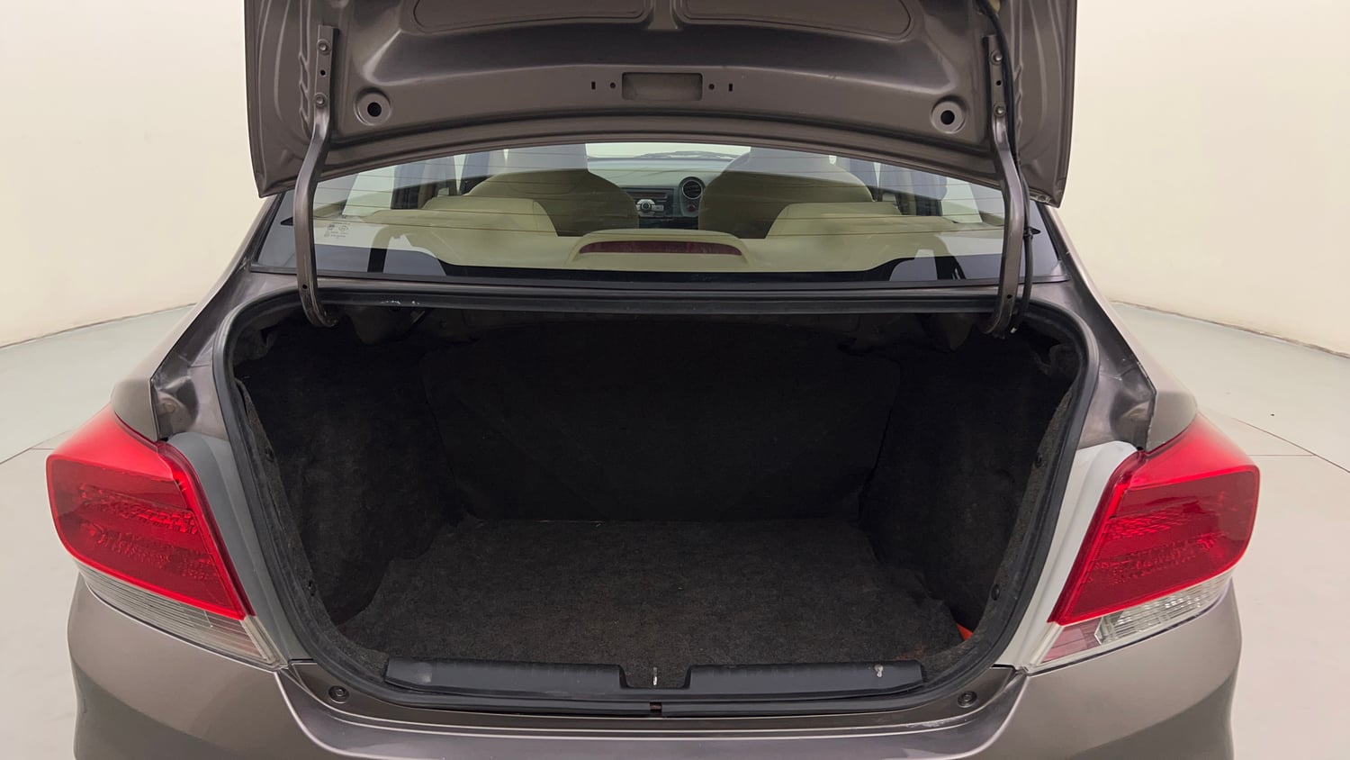 Used 2015 Honda Amaze 1.2 SX i-VTEC Petrol Manual interior DICKY INSIDE VIEW