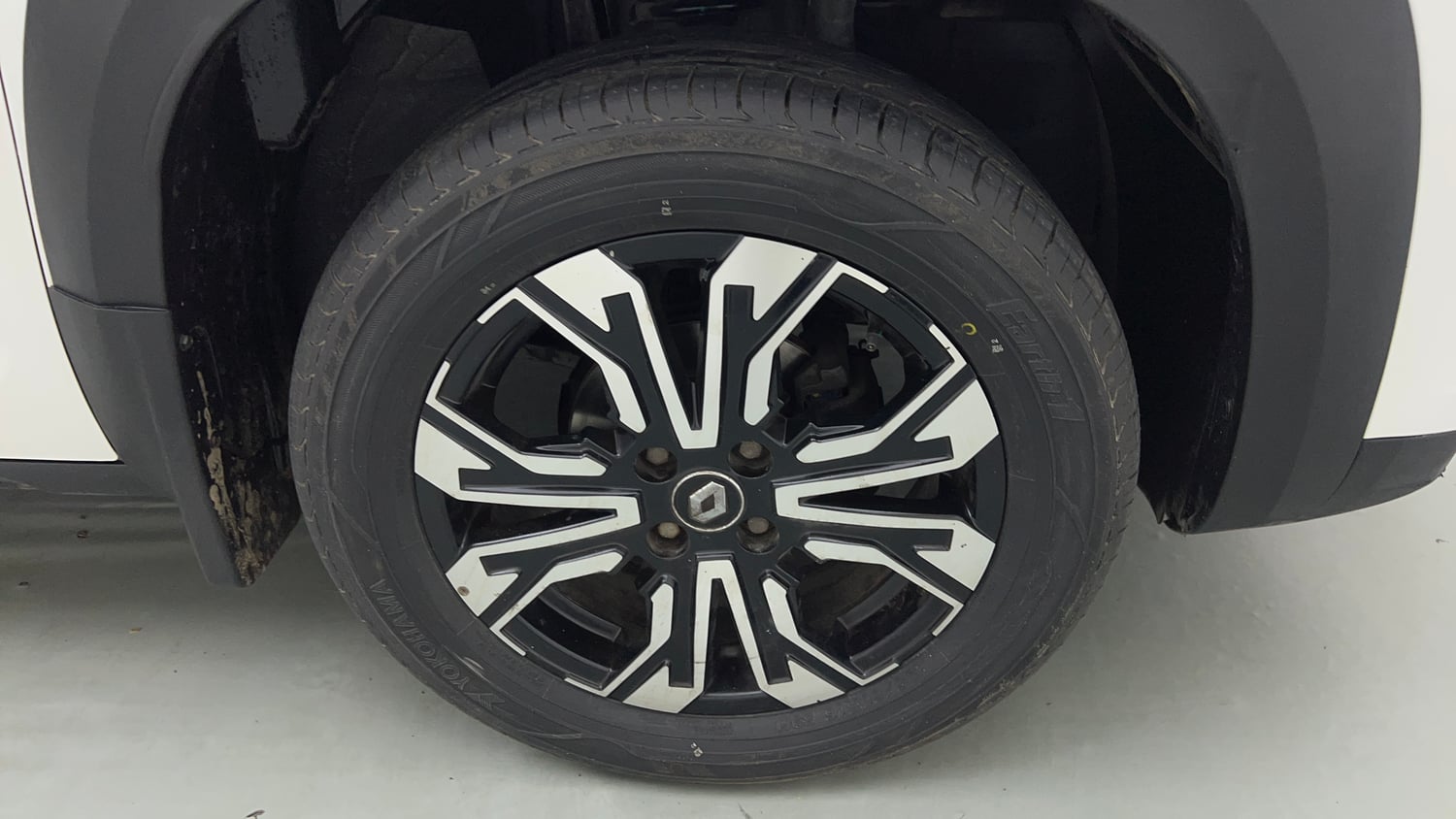 Used 2022 Renault Kiger RXT (O) Turbo CVT Petrol Automatic tyres RIGHT FRONT TYRE RIM VIEW