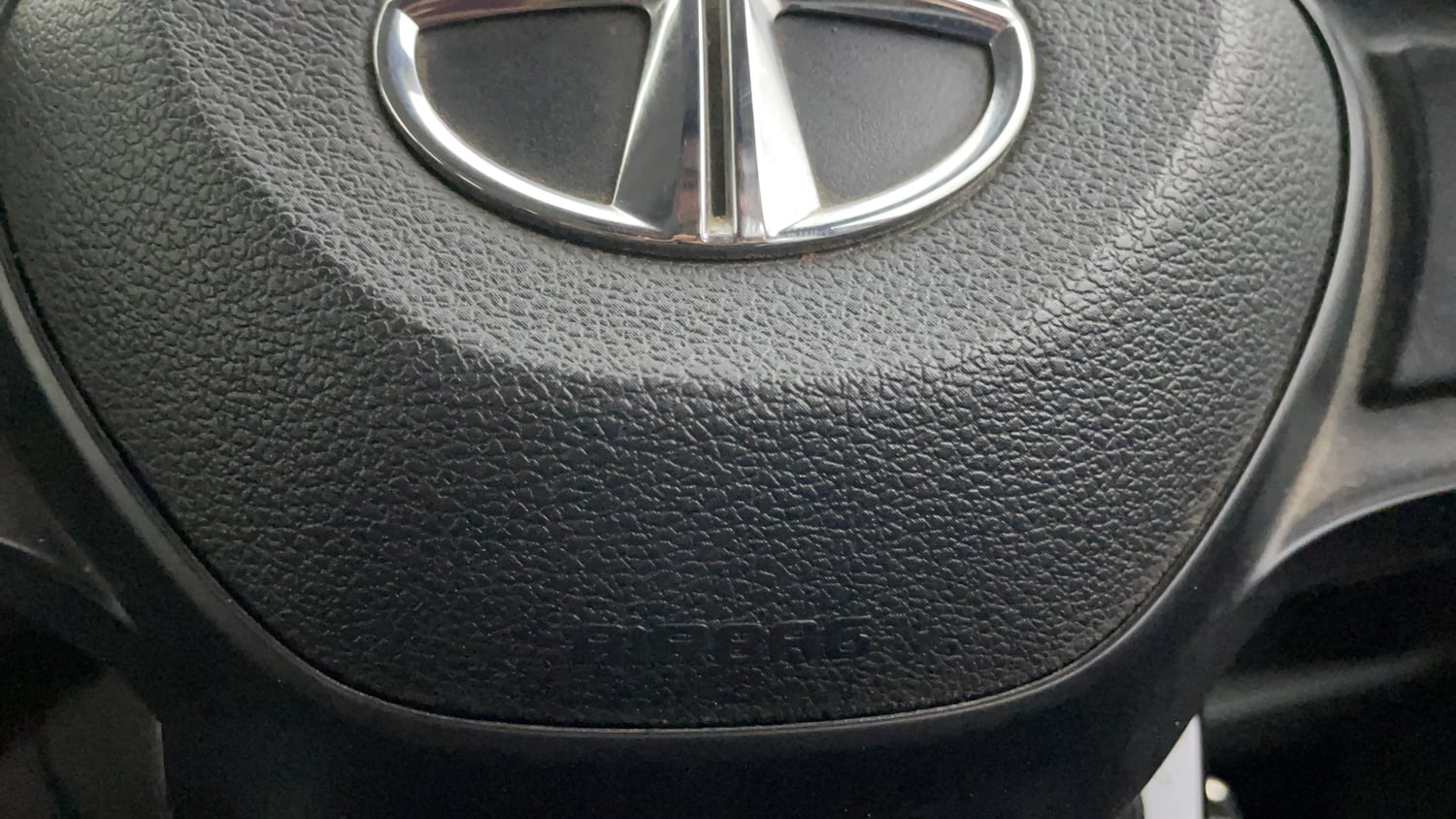Used 2021 Tata Tiago XZA Plus Petrol Automatic top_features Airbags