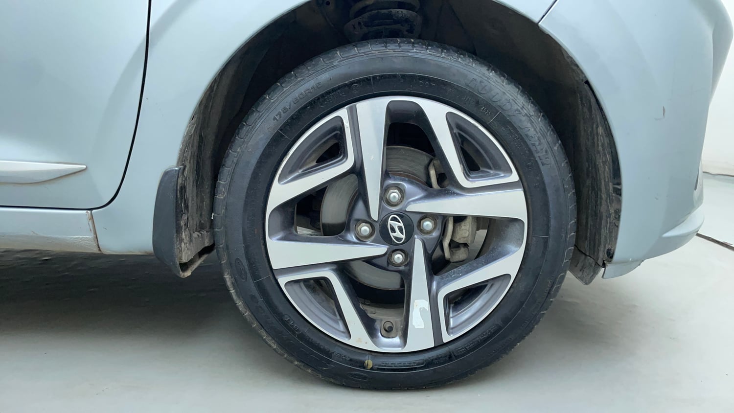 Used 2022 Hyundai Aura SX 1.2 Petrol Petrol Manual tyres RIGHT FRONT TYRE RIM VIEW