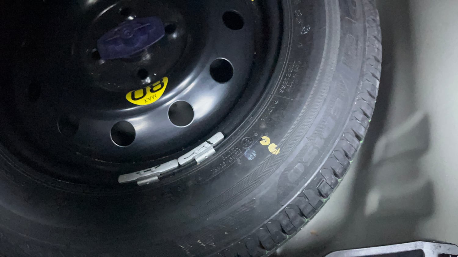 Used 2022 Maruti Suzuki Swift ZXi Petrol Manual tyres SPARE TYRE VIEW