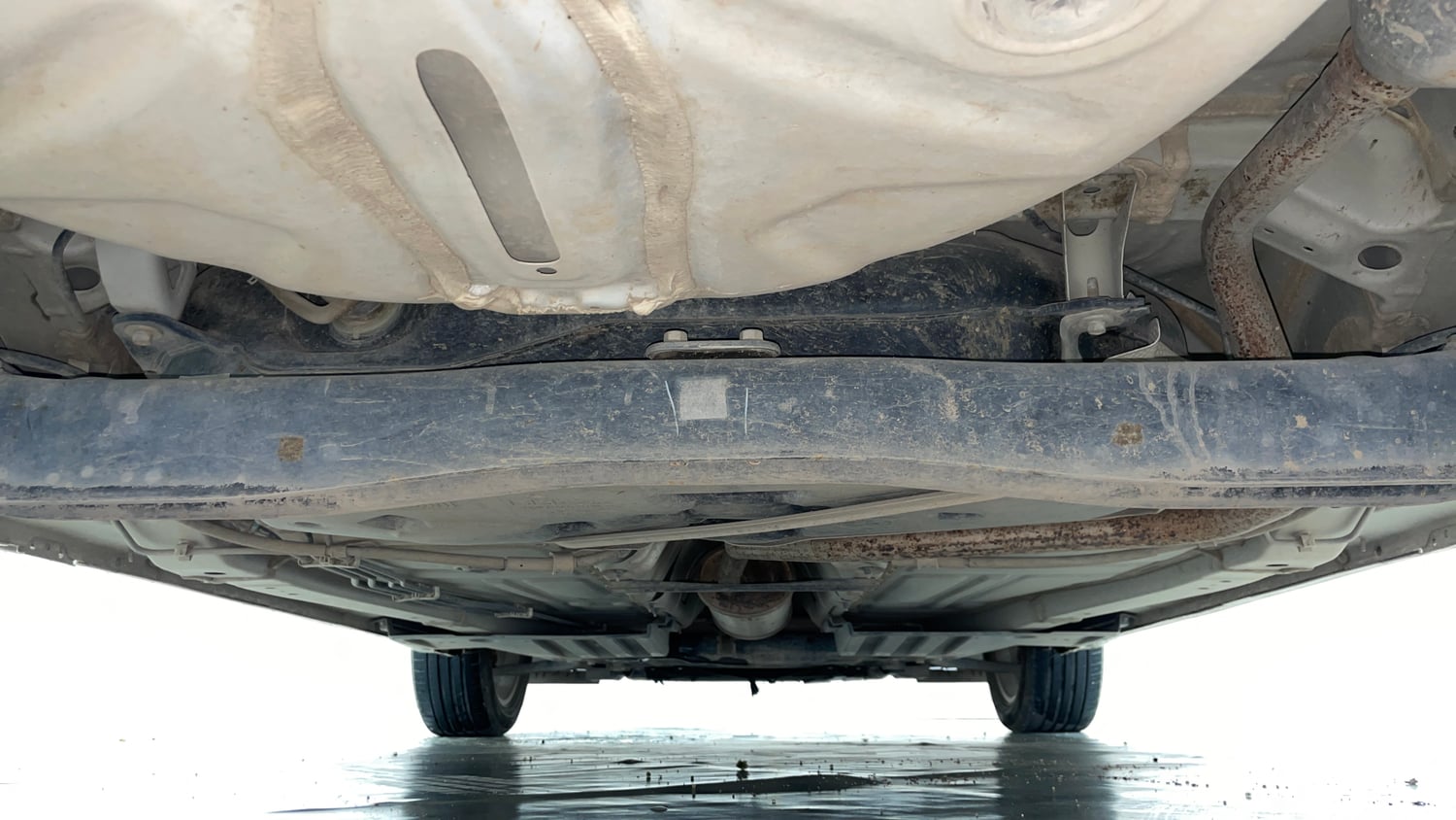 Used 2023 Toyota Glanza V Petrol Manual extra REAR UNDERBODY VIEW (TAKEN FROM REAR)