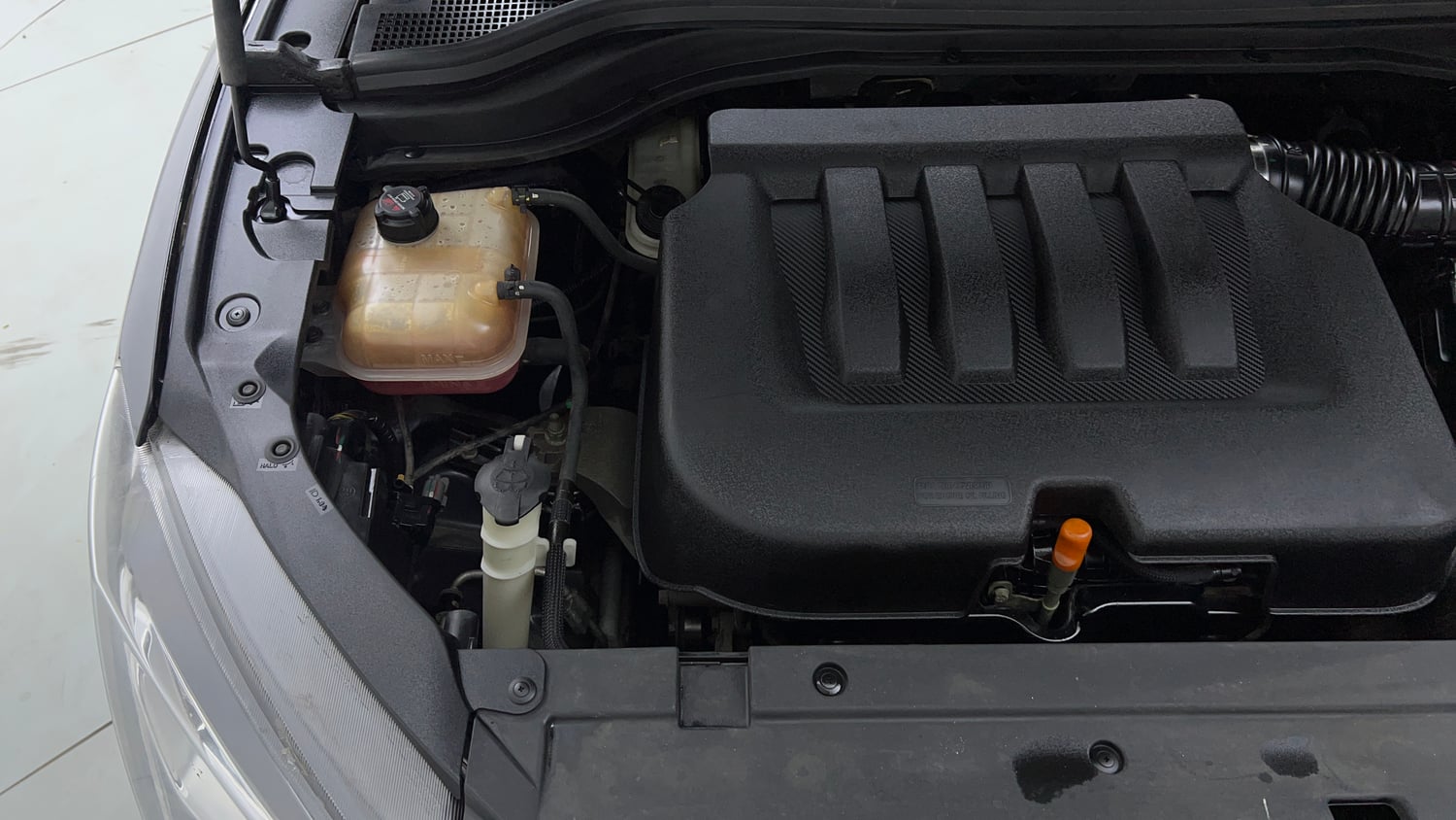 Used 2022 Mahindra XUV700 AX 7 Petrol AT Luxury Pack 7 STR Petrol Automatic engine ENGINE RIGHT SIDE VIEW