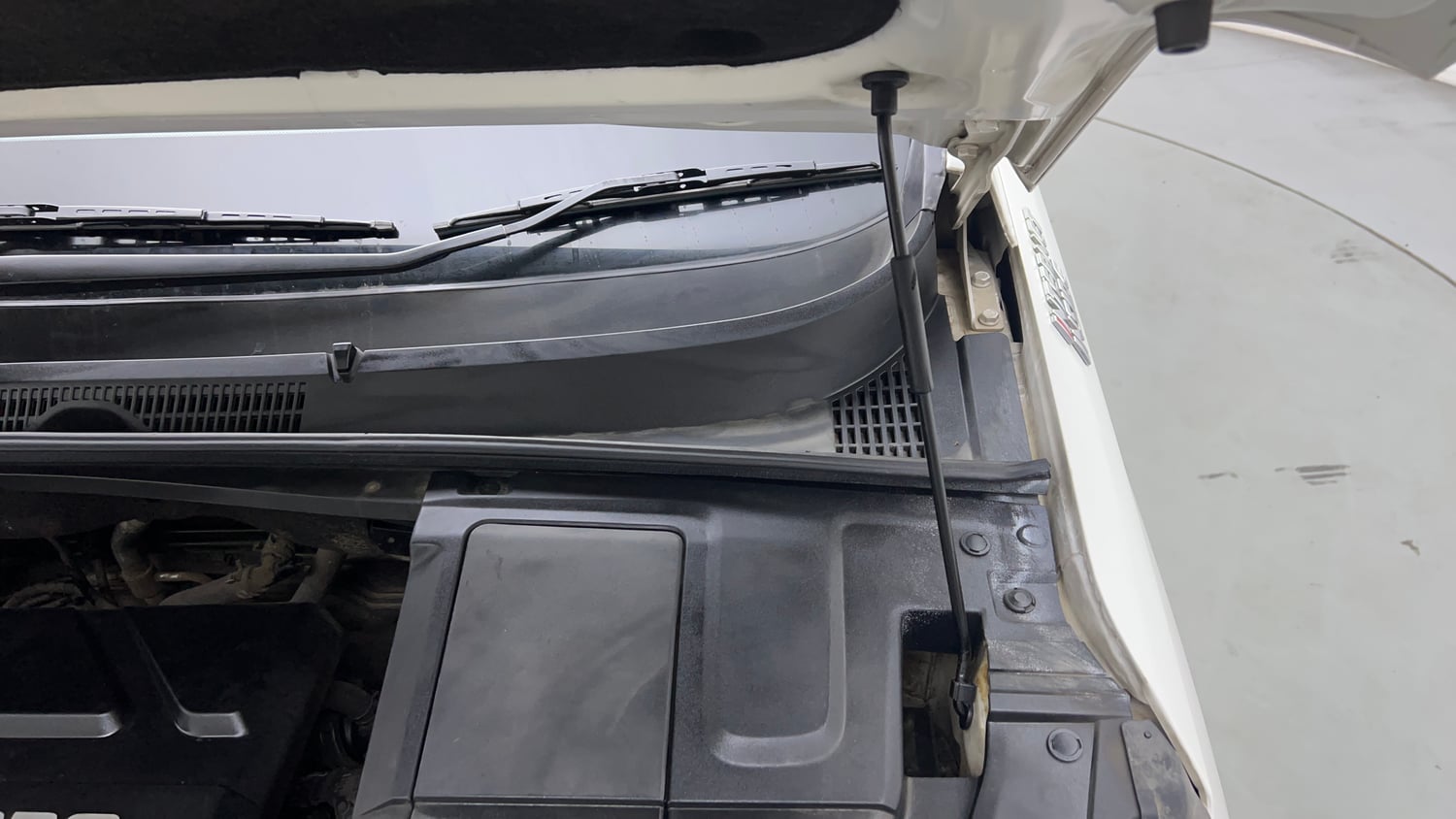 Used 2019 MG Motors Hector Sharp Hybrid 1.5 Petrol Hybrid Manual engine ENGINE LEFT SIDE HINGE & APRON VIEW