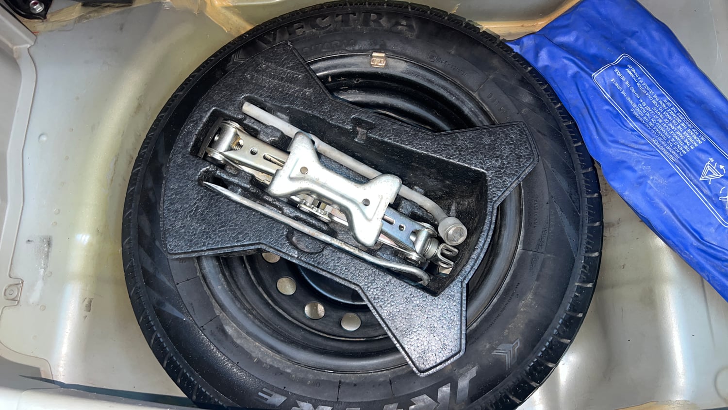 Used 2016 Maruti Suzuki Celerio VXi AMT Petrol Automatic tyres SPARE TYRE VIEW