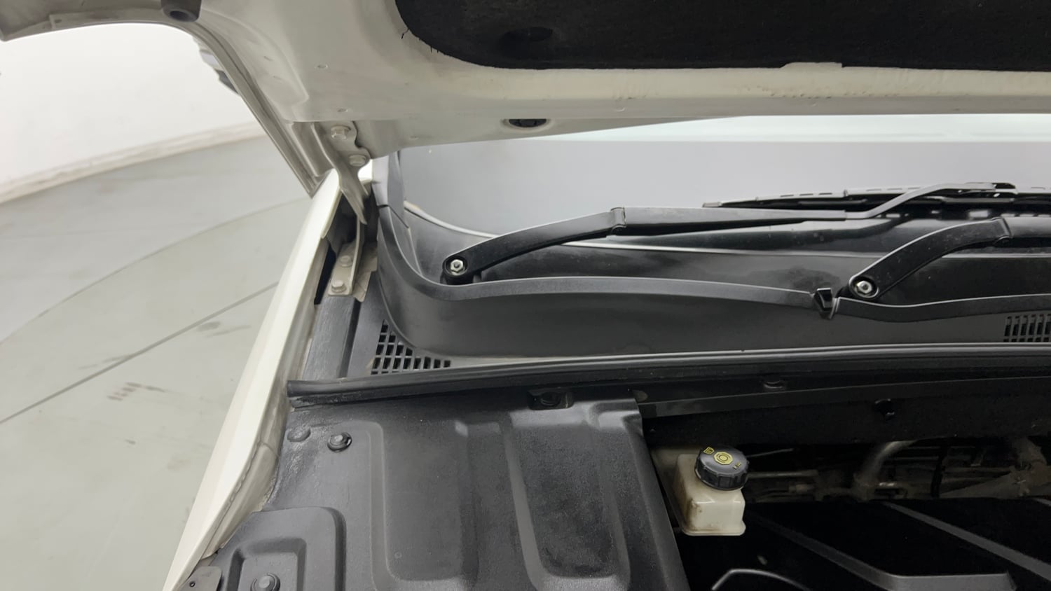 Used 2019 MG Motors Hector Sharp Hybrid 1.5 Petrol Hybrid Manual engine ENGINE RIGHT SIDE HINGE & APRON VIEW