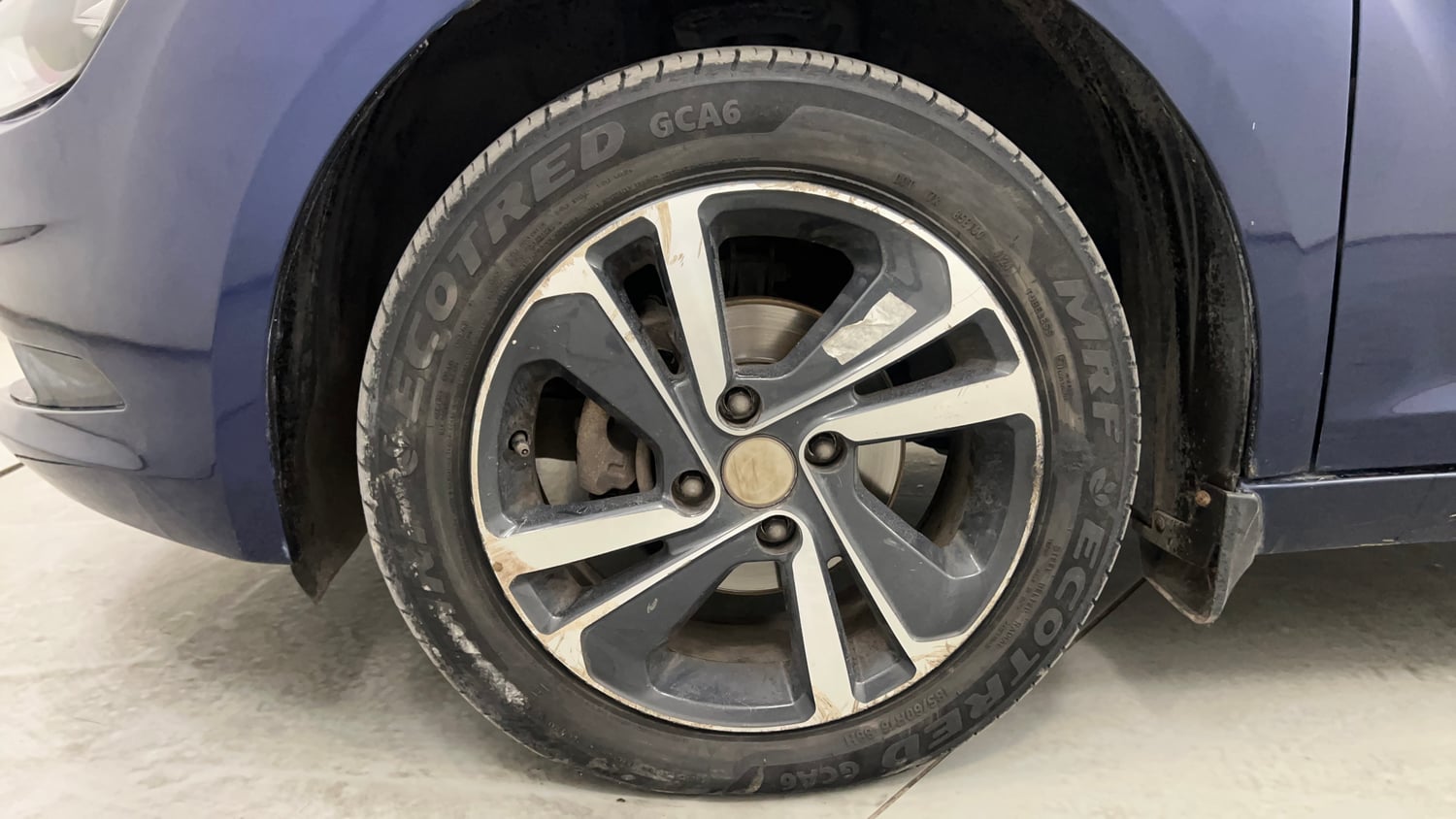 Used 2023 Tata Altroz XZA Petrol Petrol Automatic tyres LEFT FRONT TYRE RIM VIEW