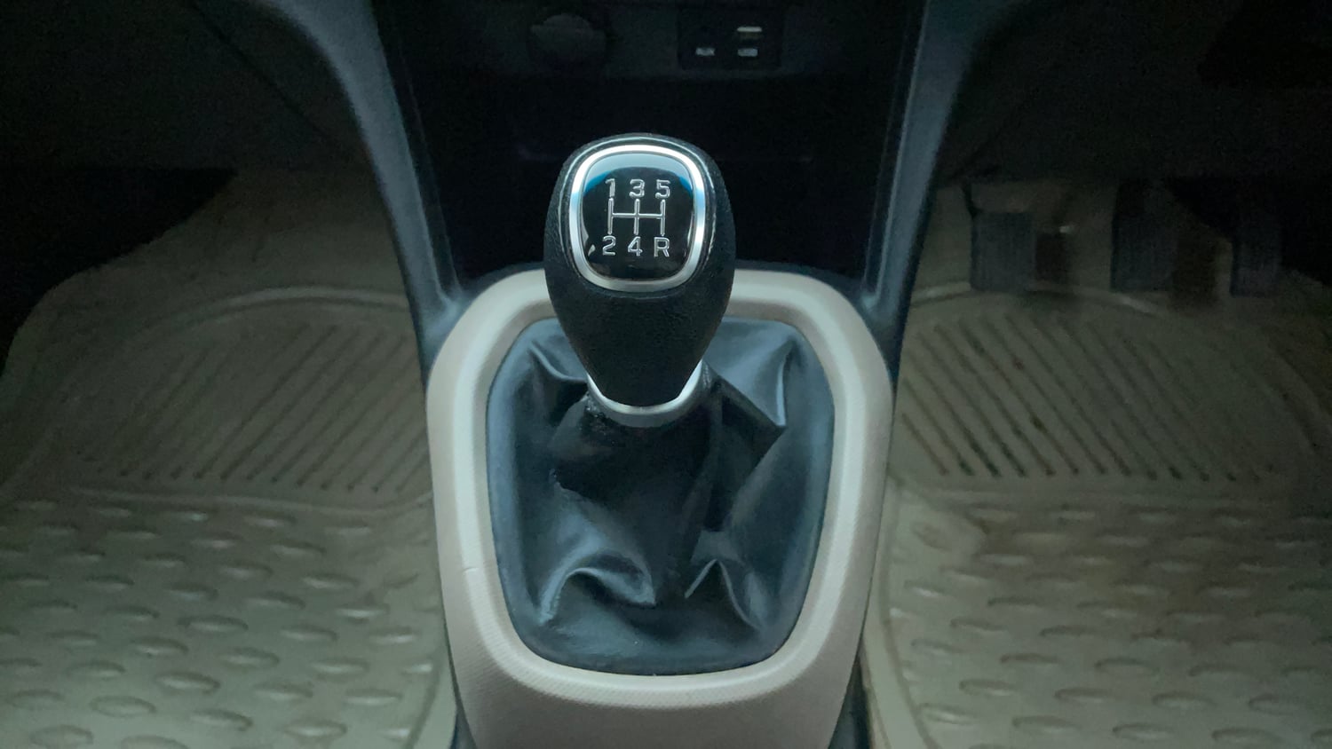 Used 2019 Hyundai Grand i10 Sportz 1.2 Kappa VTVT Petrol Manual interior GEAR  KNOB VIEW