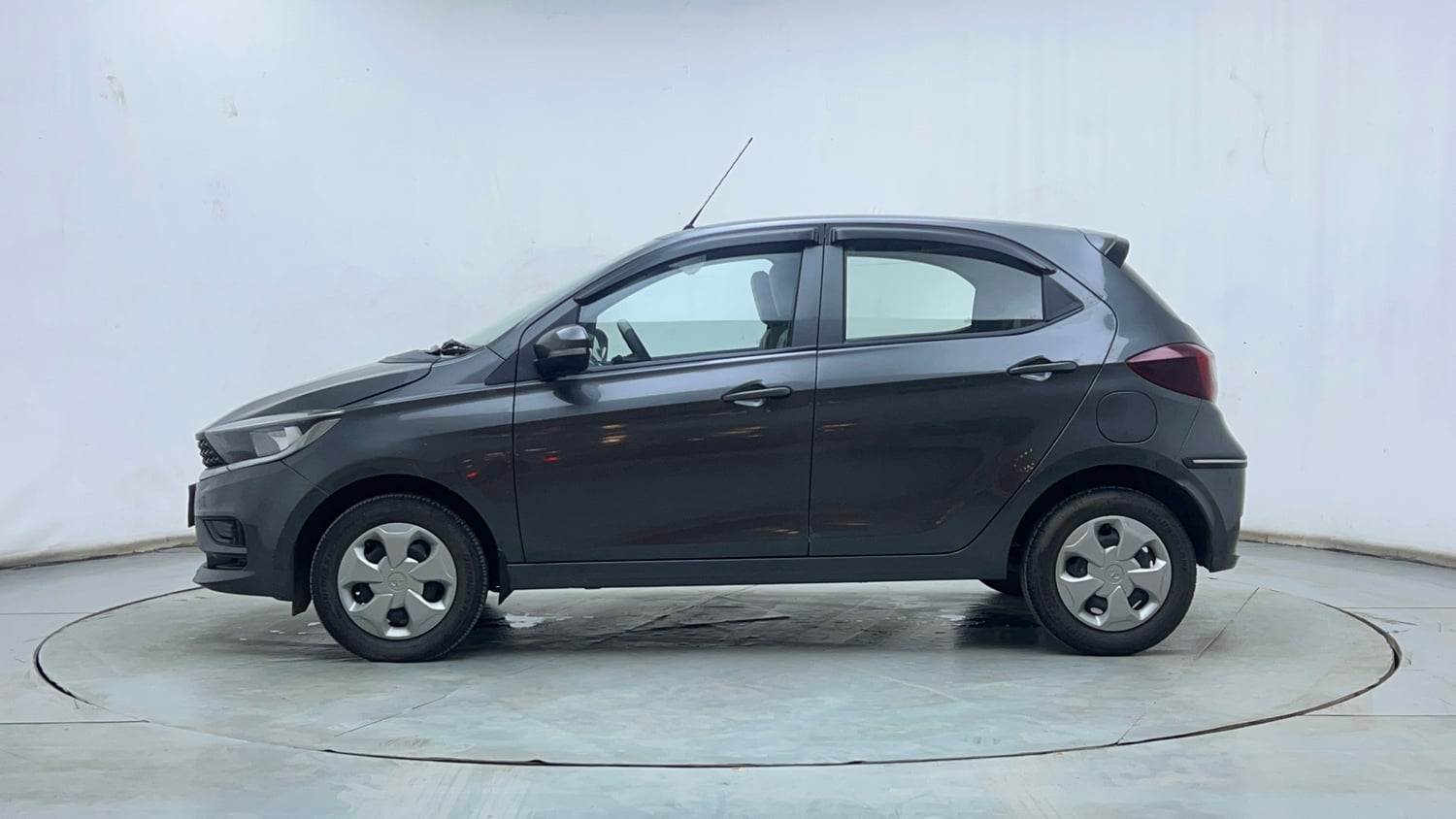 Used 2021 Tata Tiago XT Petrol Manual exterior LEFT SIDE VIEW