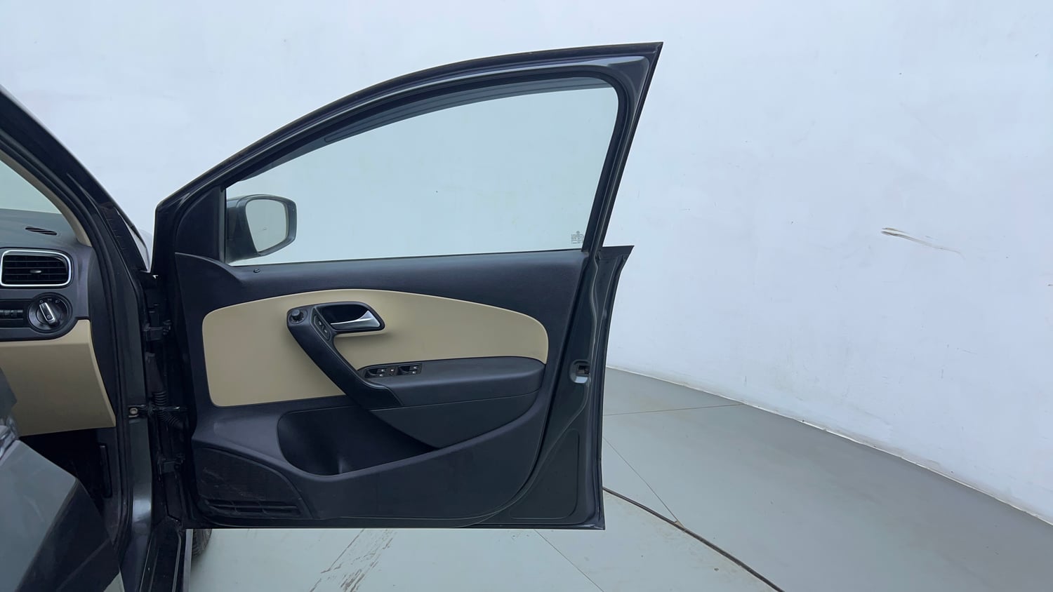 Used 2015 Volkswagen Polo Highline1.2L (P) Petrol Manual interior RIGHT FRONT DOOR OPEN VIEW
