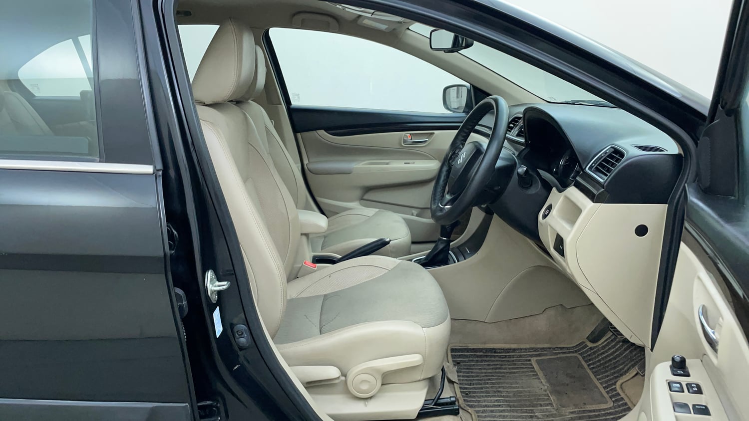 Used 2017 Maruti Suzuki Ciaz Zeta 1.4 AT Petrol Automatic interior RIGHT SIDE FRONT DOOR CABIN VIEW