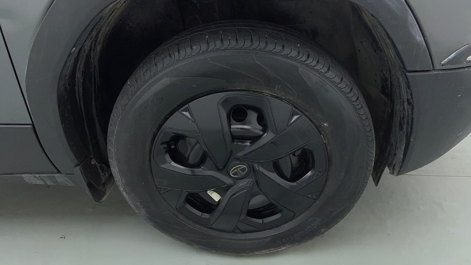 Used 2022 Tata Punch Adventure Rhythm Pack MT Petrol Manual tyres RIGHT FRONT TYRE RIM VIEW