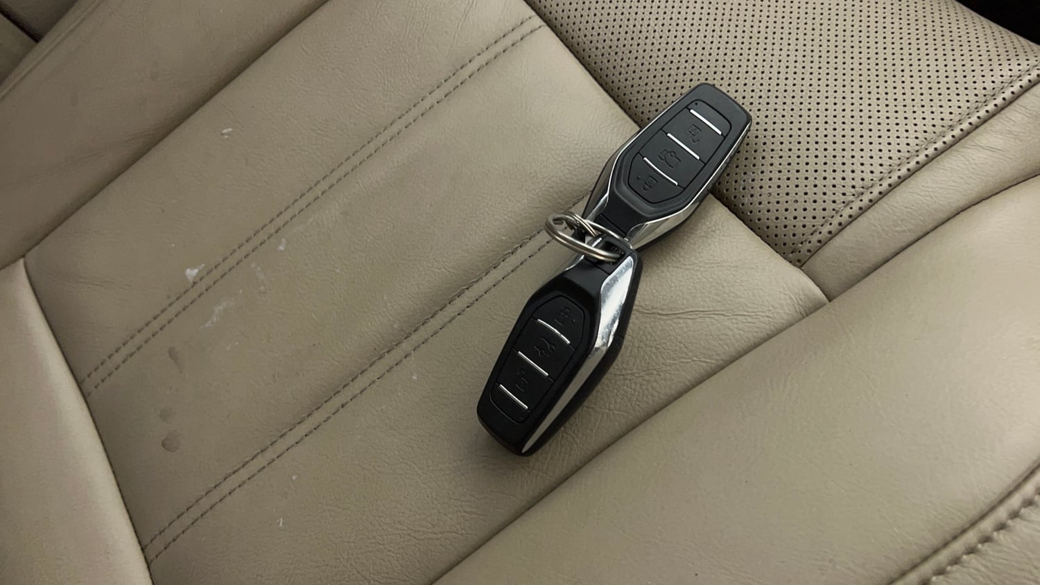 Used 2016 Mahindra XUV500 W10 AT Diesel Automatic extra CAR KEY VIEW