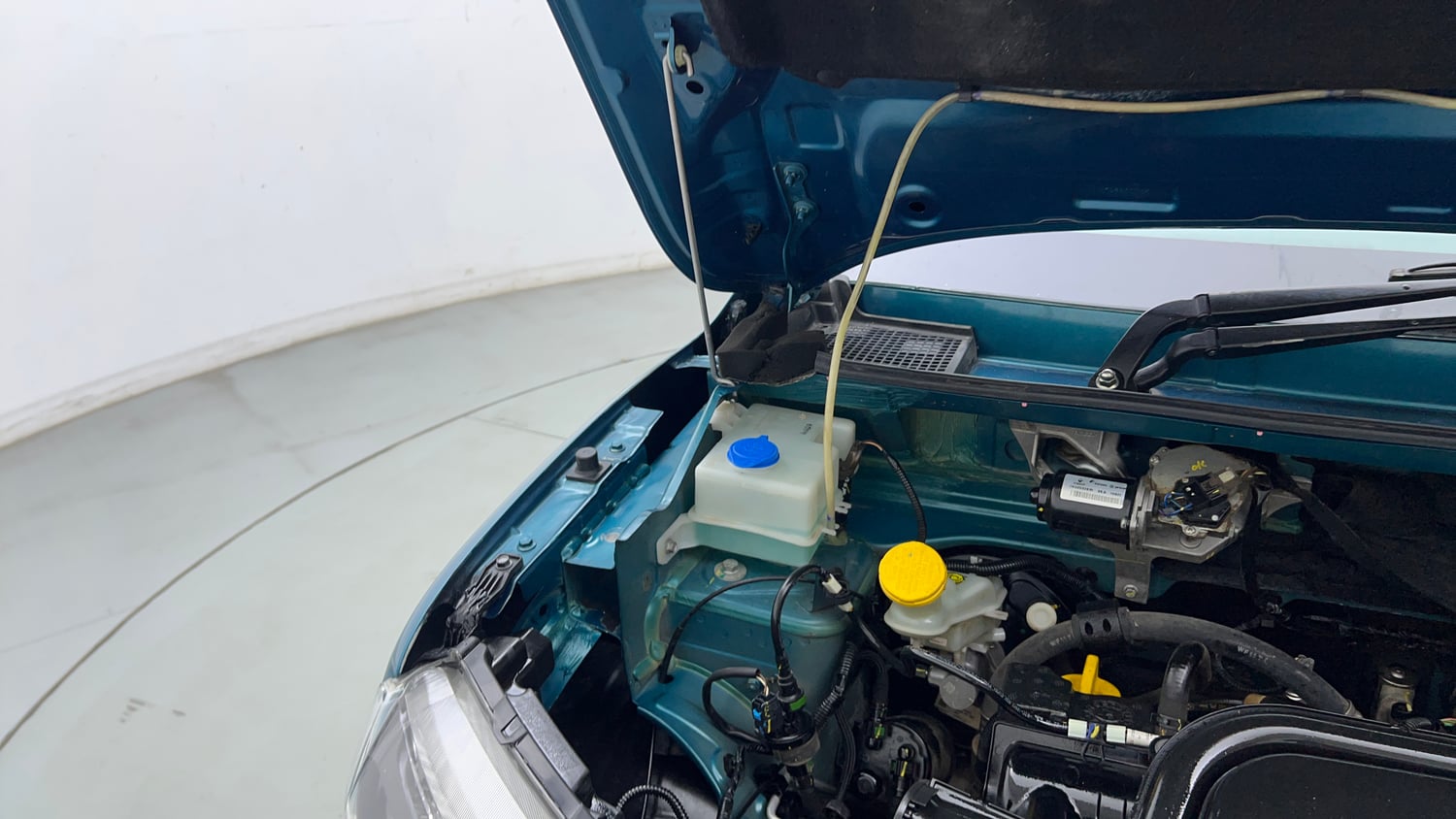 Used 2022 Renault Kwid RXT 1.0 AMT Petrol Automatic engine ENGINE RIGHT SIDE HINGE & APRON VIEW