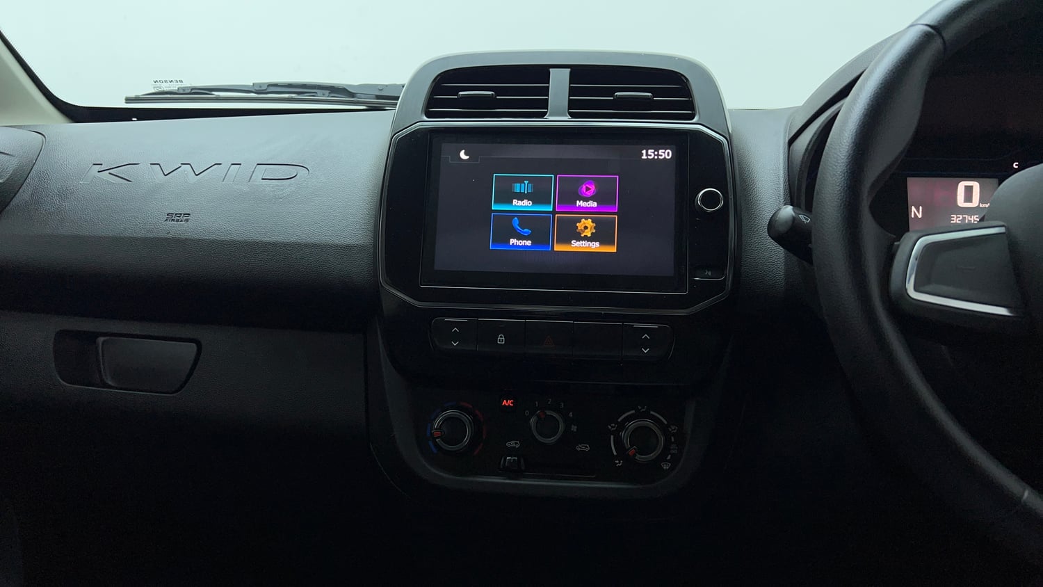 Used 2022 Renault Kwid RXT 1.0 AMT Petrol Automatic interior MUSIC SYSTEM & AC CONTROL VIEW