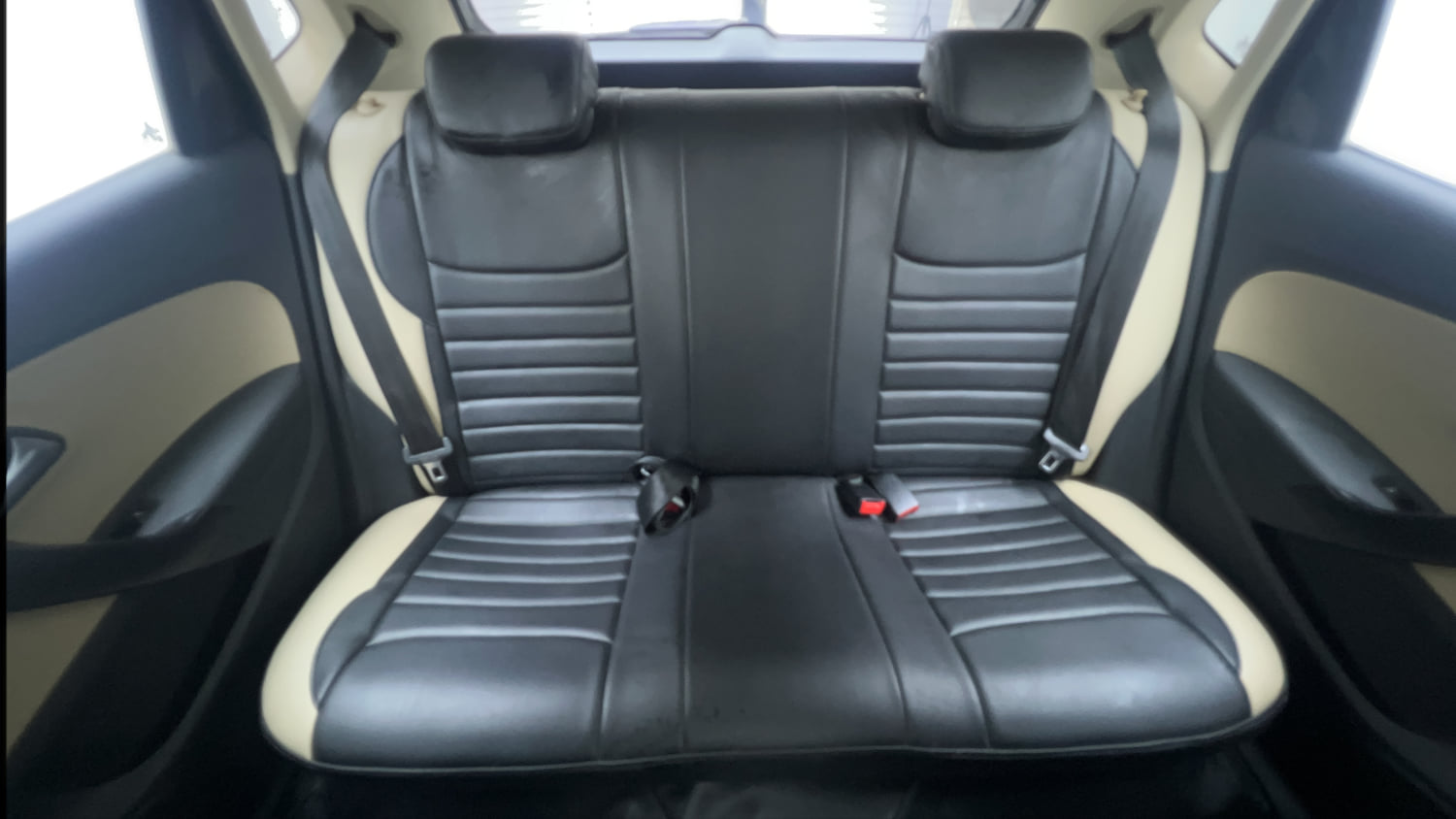 Used 2015 Volkswagen Polo Highline1.2L (P) Petrol Manual interior REAR SEAT CONDITION VIEW