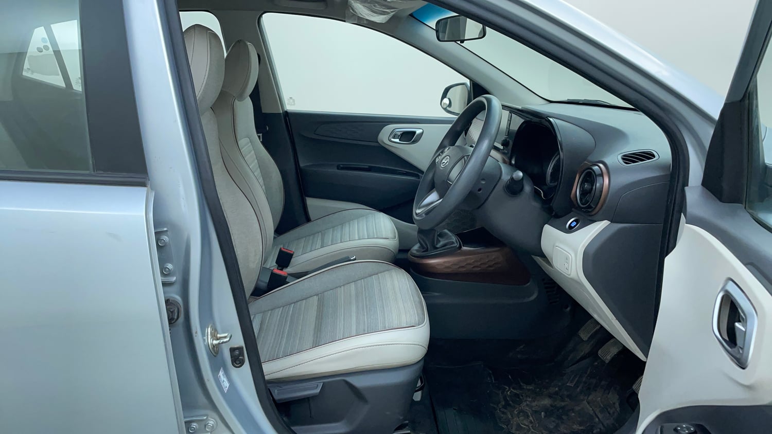 Used 2022 Hyundai Aura SX 1.2 Petrol Petrol Manual interior RIGHT SIDE FRONT DOOR CABIN VIEW