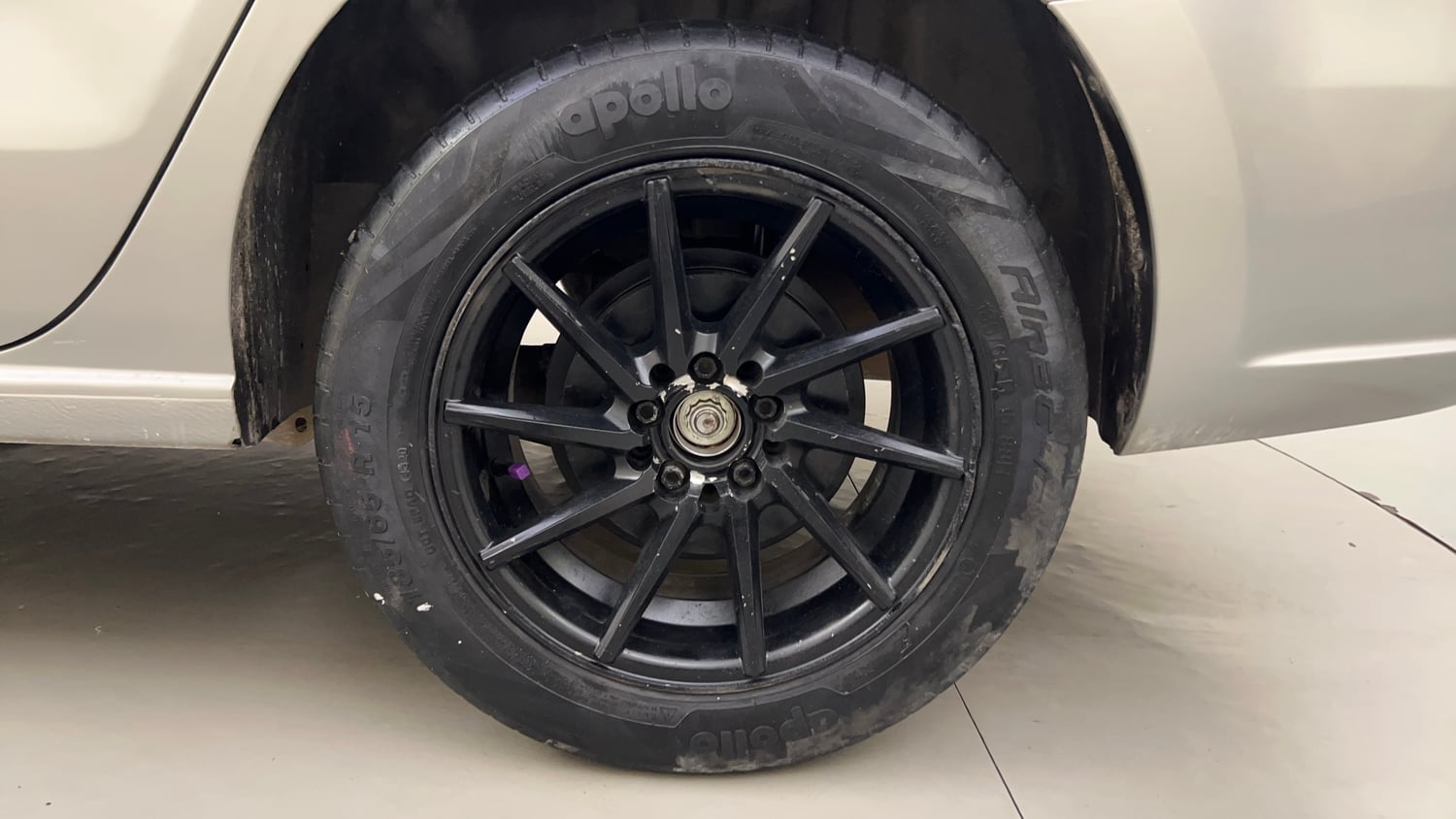 Used 2013 Volkswagen Vento Comfortline Diesel Diesel Manual tyres LEFT REAR TYRE RIM VIEW