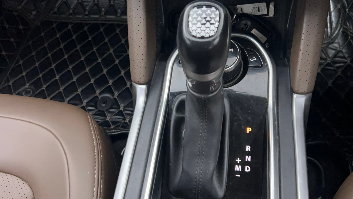 Used 2020 Tata Harrier XZA Plus Dual Tone Diesel Automatic interior GEAR  KNOB VIEW