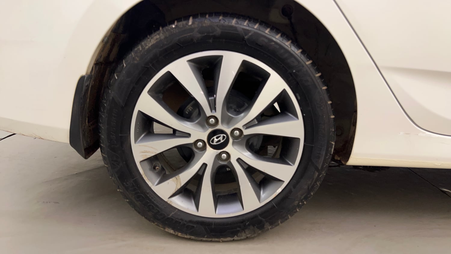 Used 2016 Hyundai Verna 1.6 VTVT SX Petrol Manual tyres RIGHT REAR TYRE RIM VIEW