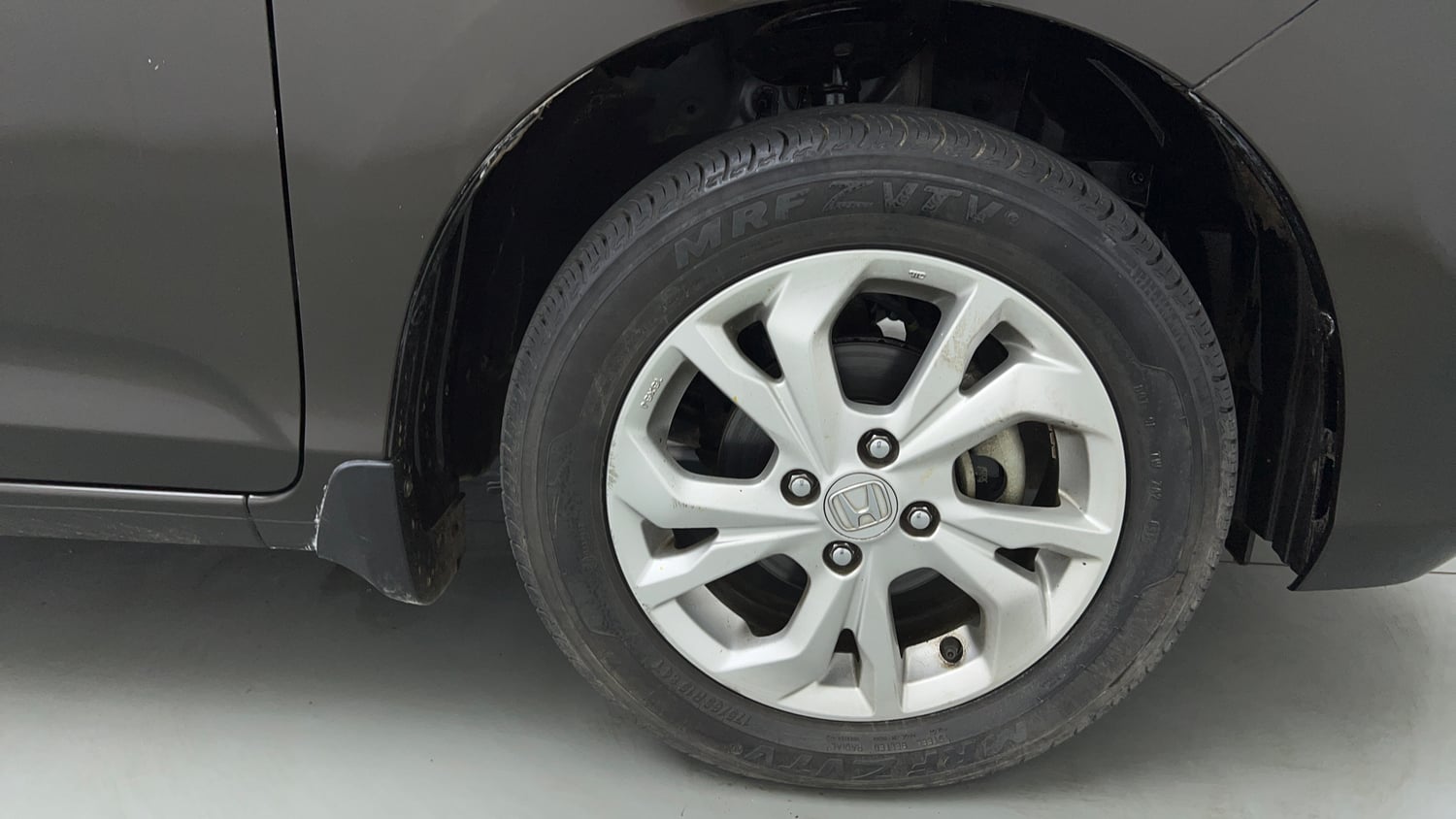 Used 2021 Honda Amaze 1.2 VX MT Petrol Petrol Manual tyres RIGHT FRONT TYRE RIM VIEW