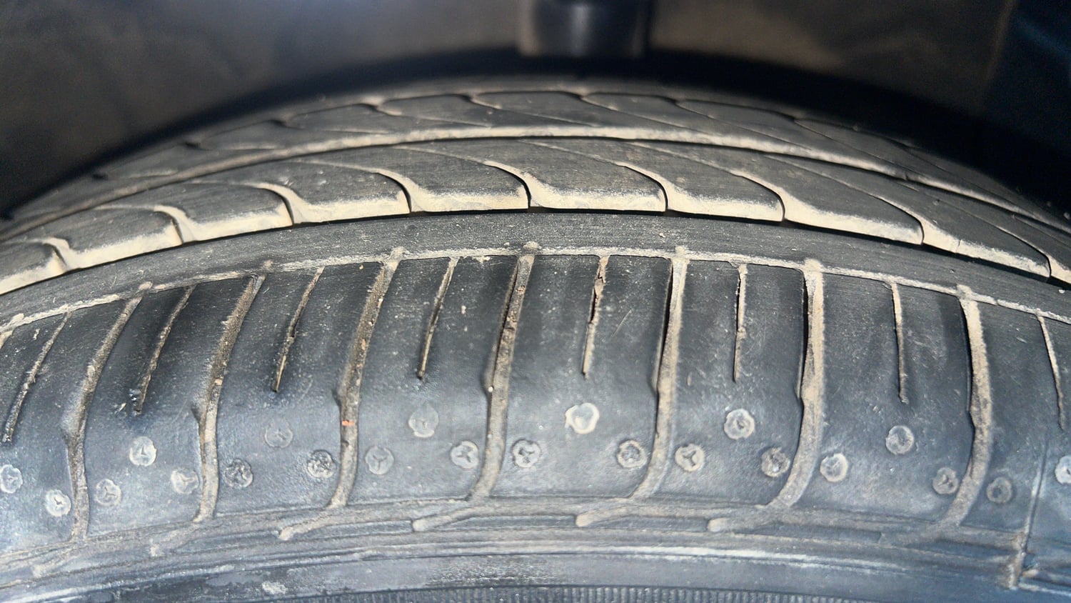 Used 2017 Hyundai Grand i10 Sportz (O) U2 1.2 CRDi Diesel Manual tyres RIGHT FRONT TYRE TREAD VIEW
