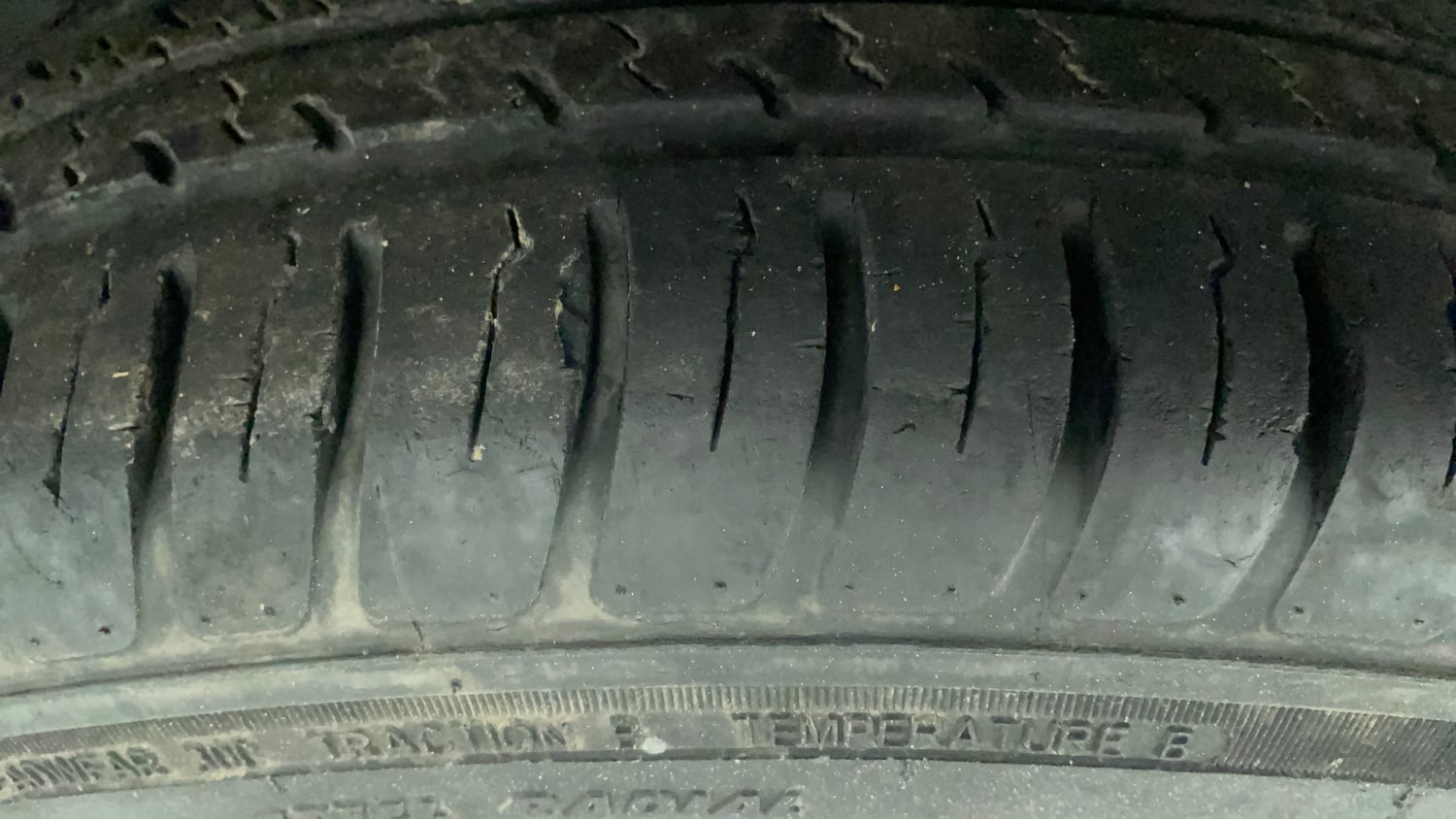 Used 2021 Maruti Suzuki Dzire VXi Petrol Manual tyres LEFT FRONT TYRE TREAD VIEW