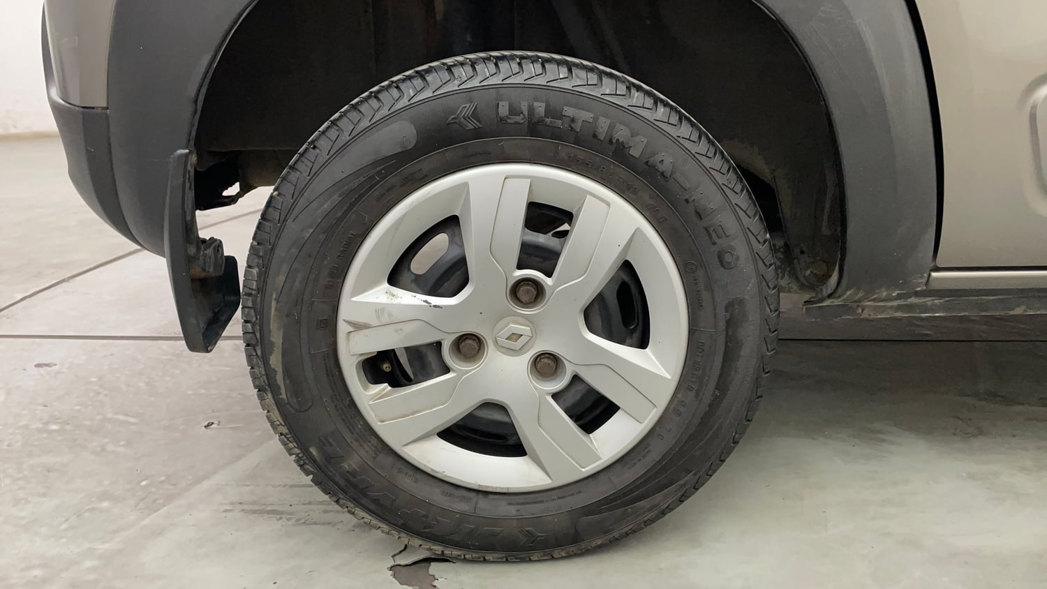 Used 2017 Renault Kwid RXT (O) 1.0 SCE Edition Petrol Manual tyres RIGHT REAR TYRE RIM VIEW