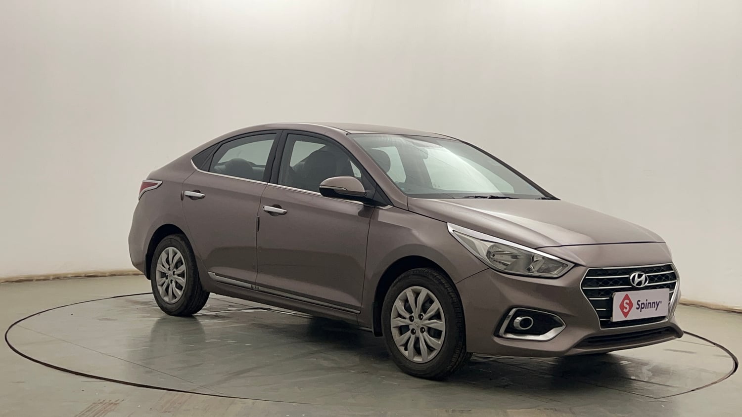 Used 2018 Hyundai Verna EX 1.4 VTVT Petrol Manual exterior RIGHT FRONT CORNER VIEW