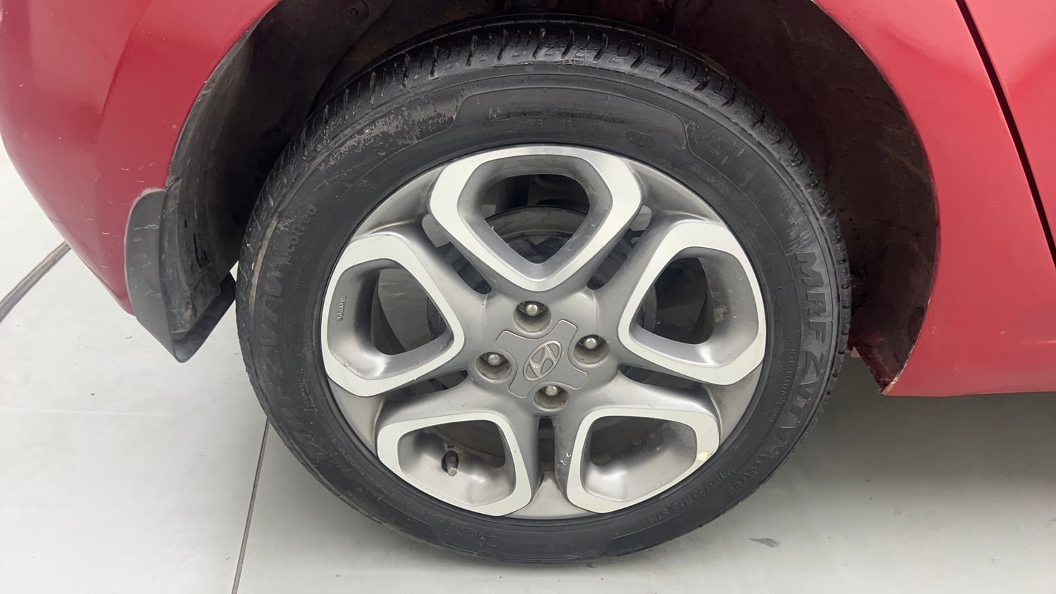 Used 2019 Hyundai Elite i20 Asta 1.2 (O) Petrol Manual tyres RIGHT REAR TYRE RIM VIEW