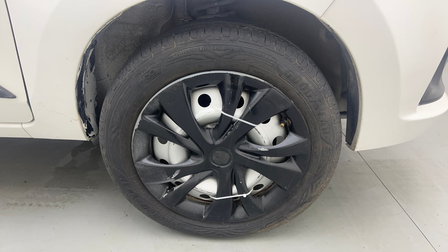 Used 2017 Maruti Suzuki Alto K10 LXI Petrol+cng(outside fitted) Cng Manual tyres RIGHT FRONT TYRE RIM VIEW