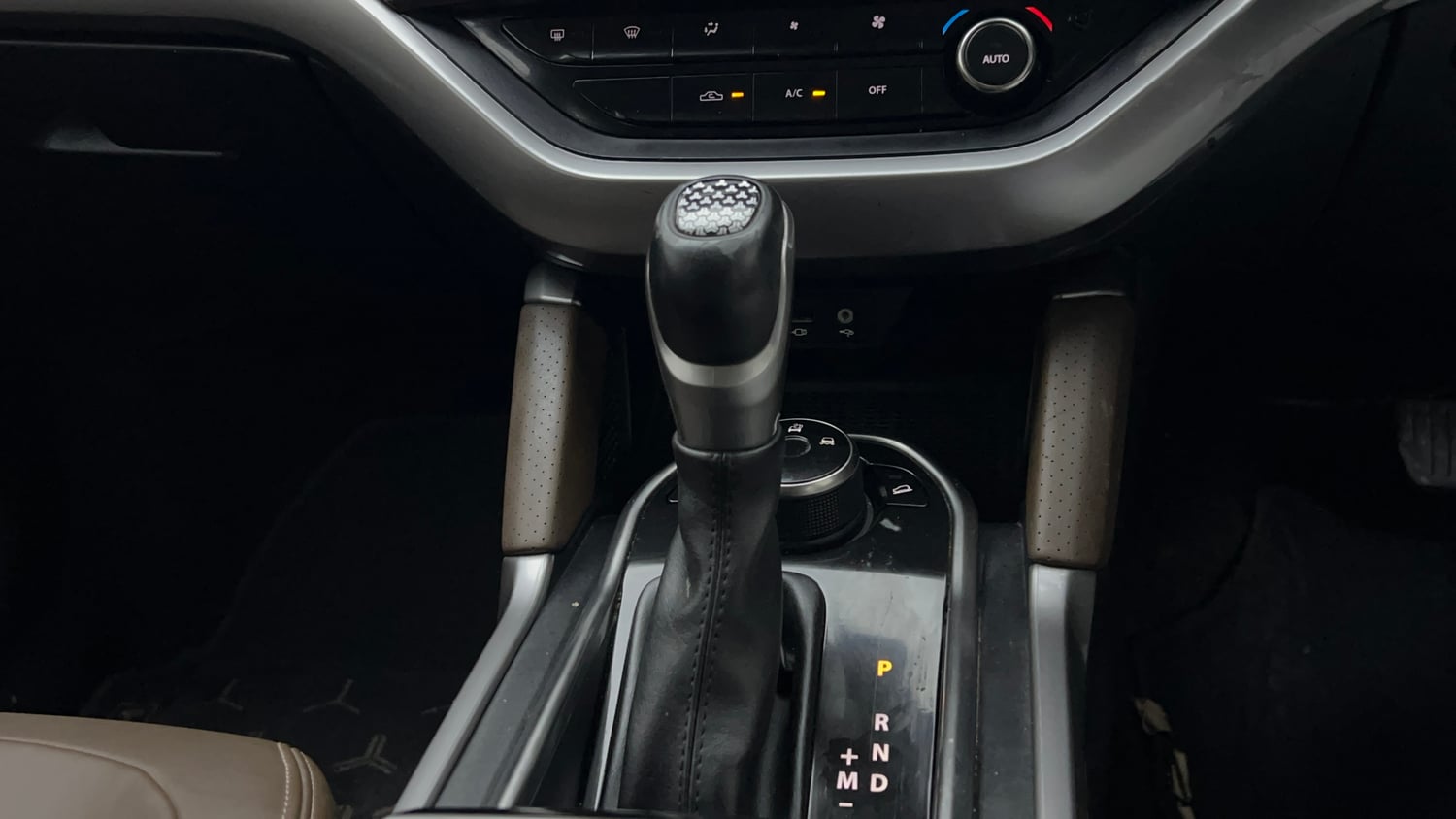Used 2023 Tata Harrier XZA Plus Diesel Automatic interior GEAR  KNOB VIEW
