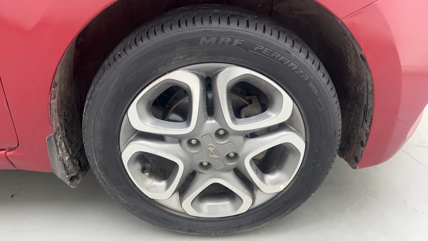 Used 2019 Hyundai Elite i20 Asta 1.2 (O) Petrol Manual tyres RIGHT FRONT TYRE RIM VIEW