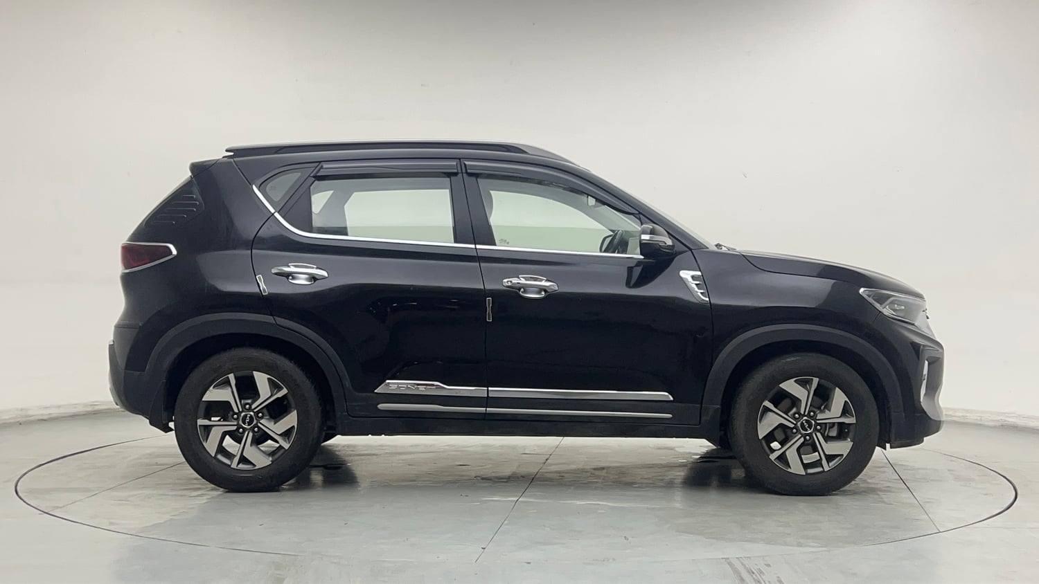 Used 2022 Kia Sonet HTX Plus 1.5 Diesel Manual exterior RIGHT SIDE VIEW