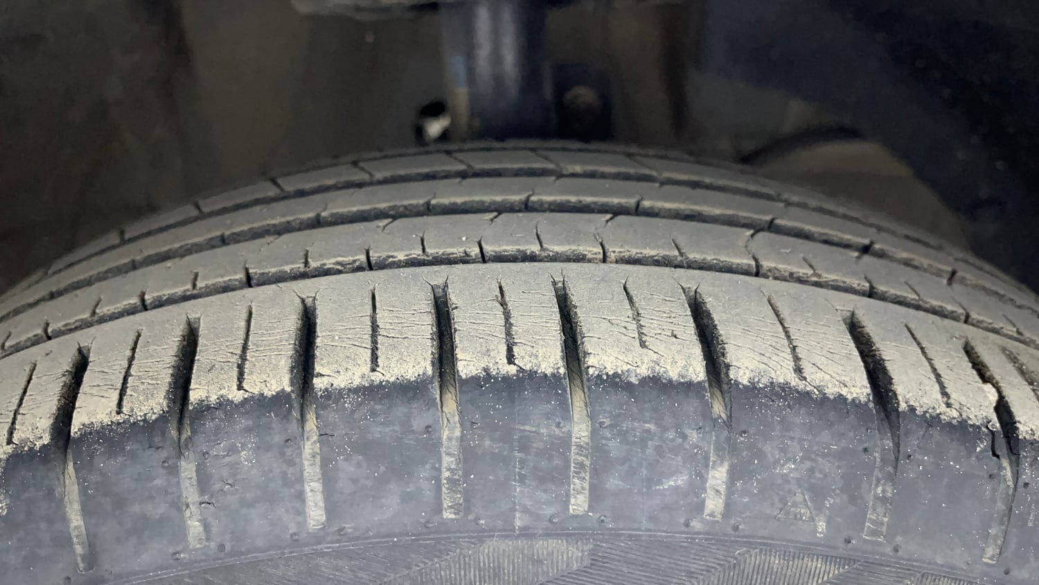 Used 2022 Maruti Suzuki Swift ZXi Petrol Manual tyres RIGHT FRONT TYRE TREAD VIEW