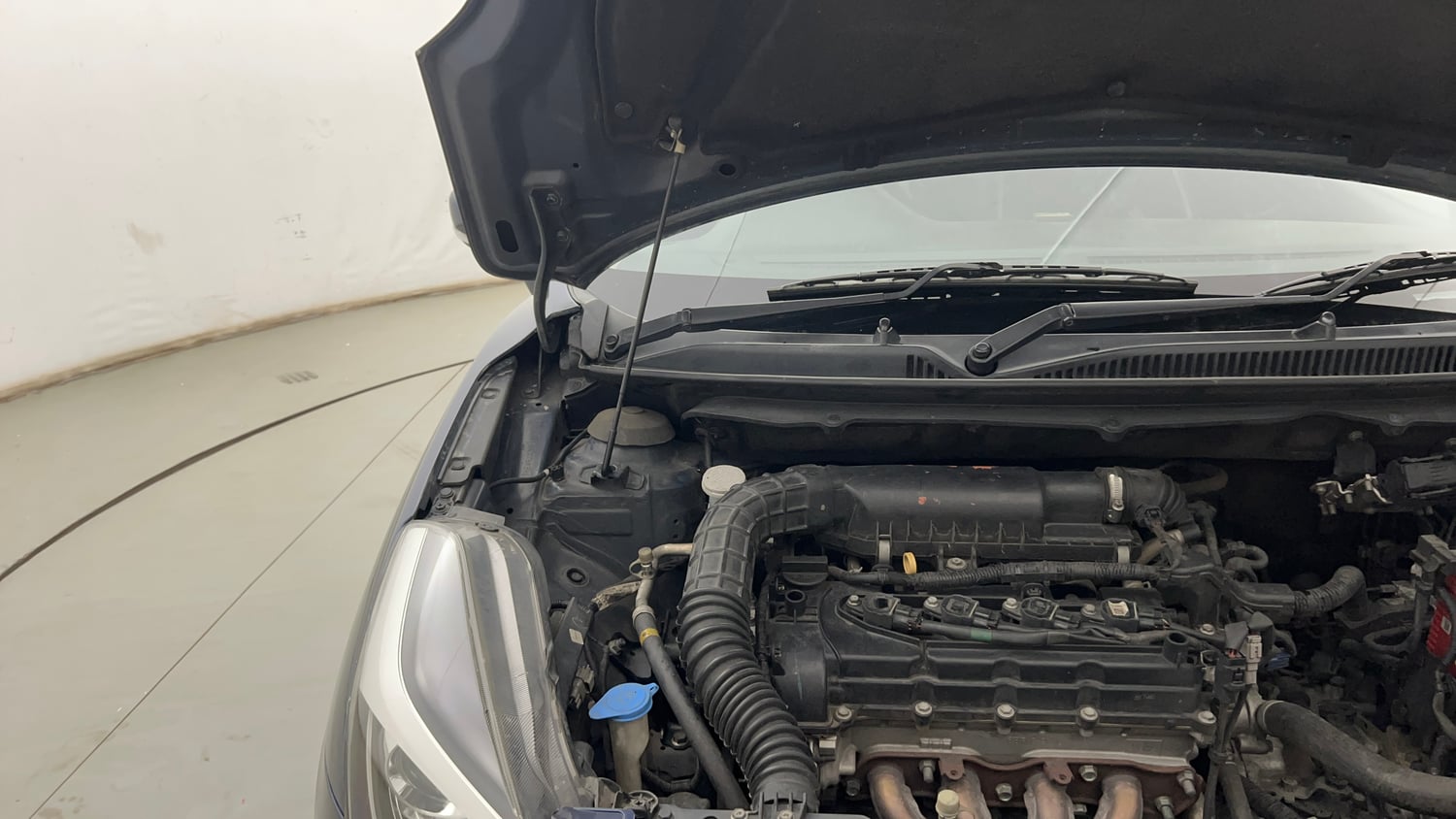 Used 2020 Maruti Suzuki Baleno Zeta Automatic Petrol Automatic engine ENGINE RIGHT SIDE HINGE & APRON VIEW