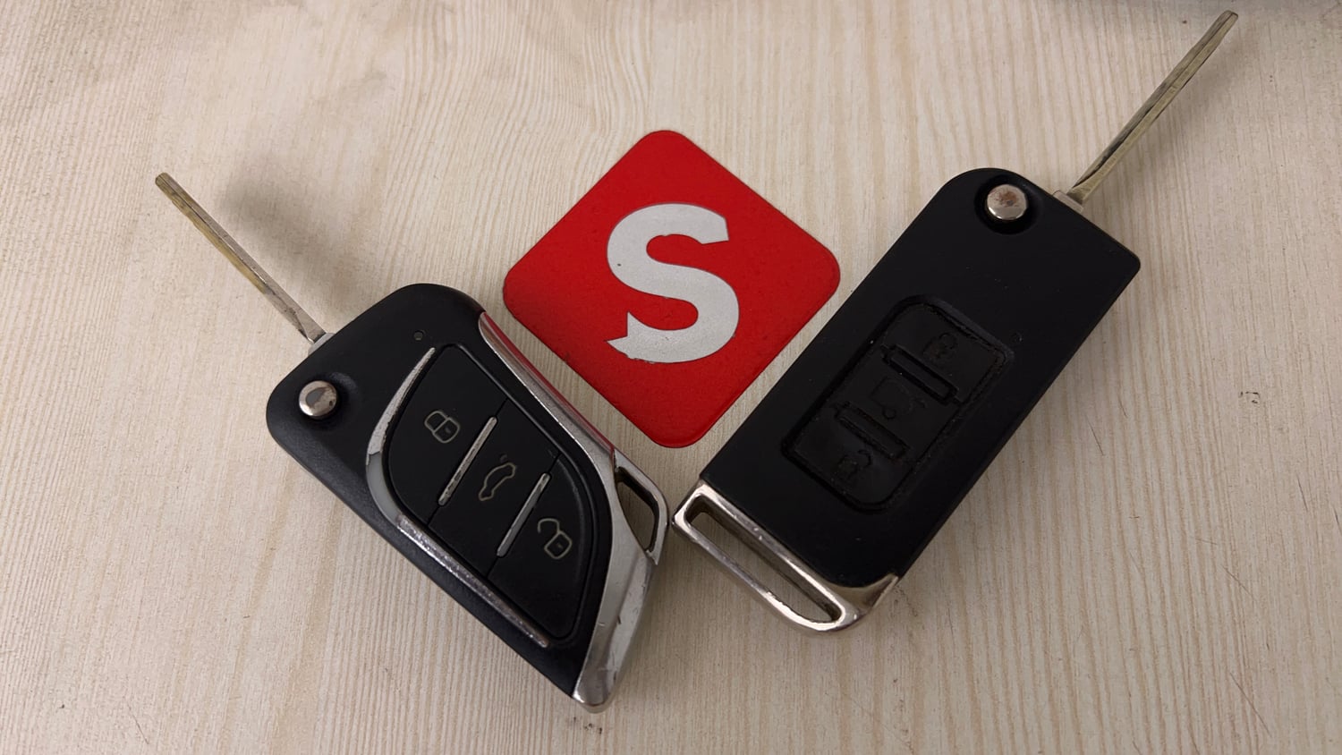 Used 2015 Mahindra XUV500 W6 Diesel Manual extra CAR KEY VIEW