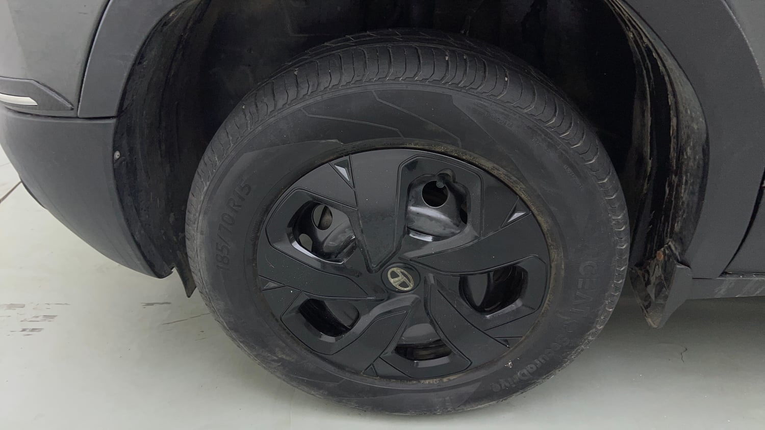 Used 2022 Tata Punch Adventure Rhythm Pack MT Petrol Manual tyres LEFT FRONT TYRE RIM VIEW