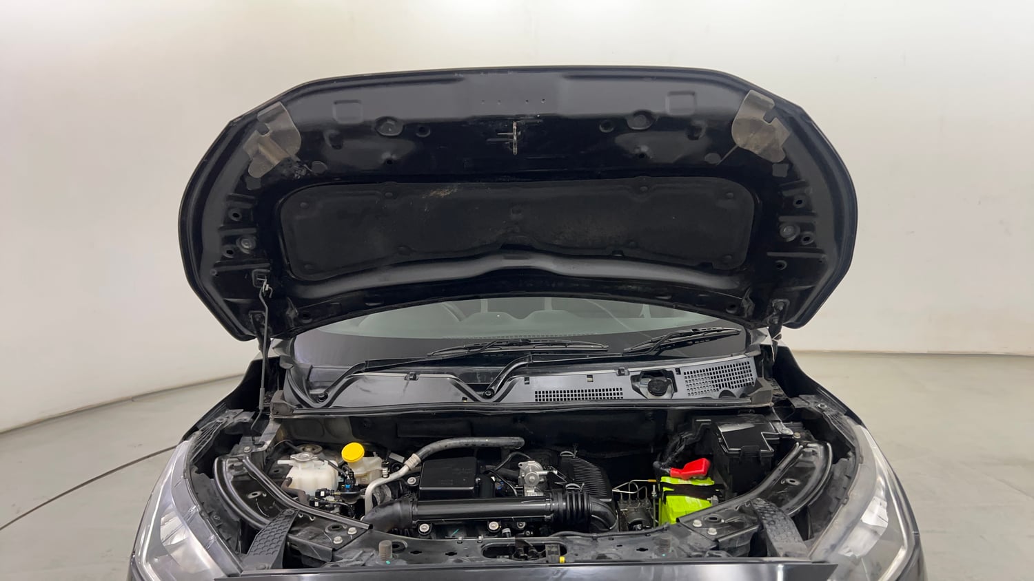 Used 2024 Nissan Magnite XE Petrol Manual engine ENGINE & BONNET OPEN FRONT VIEW