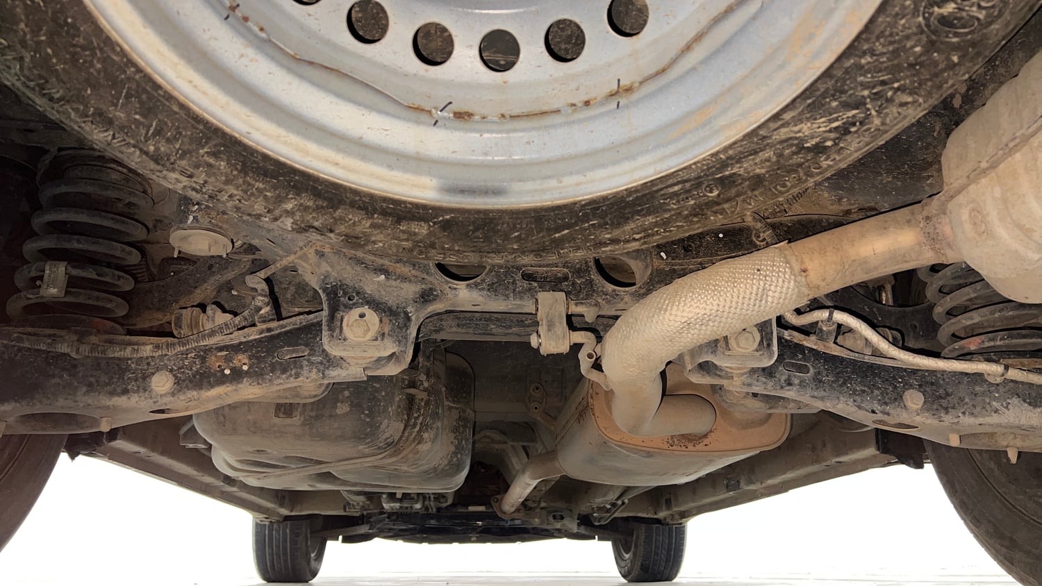 Used 2022 Mahindra XUV700 AX 7 Petrol AT Luxury Pack 7 STR Petrol Automatic extra REAR UNDERBODY VIEW (TAKEN FROM REAR)