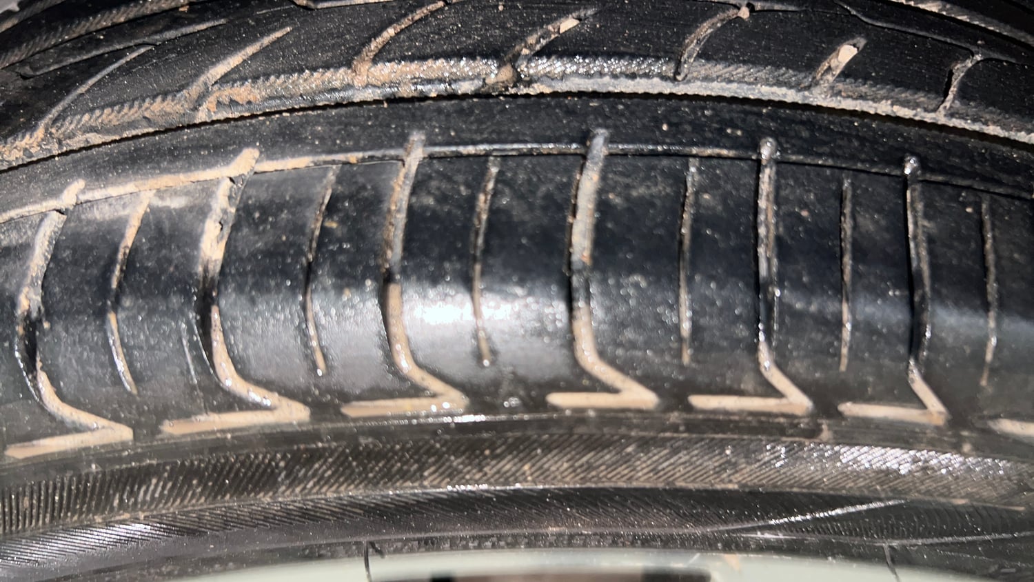 Used 2016 Hyundai Verna 1.6 VTVT SX Petrol Manual tyres LEFT FRONT TYRE TREAD VIEW