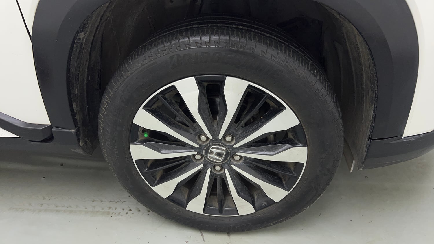 Used 2023 Honda Elevate ZX CVT Petrol Automatic tyres RIGHT FRONT TYRE RIM VIEW