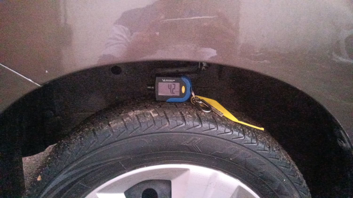 Used 2012 Maruti Suzuki Wagon R 1.0 VXi Petrol Manual tyres LEFT FRONT TYRE TREAD VIEW