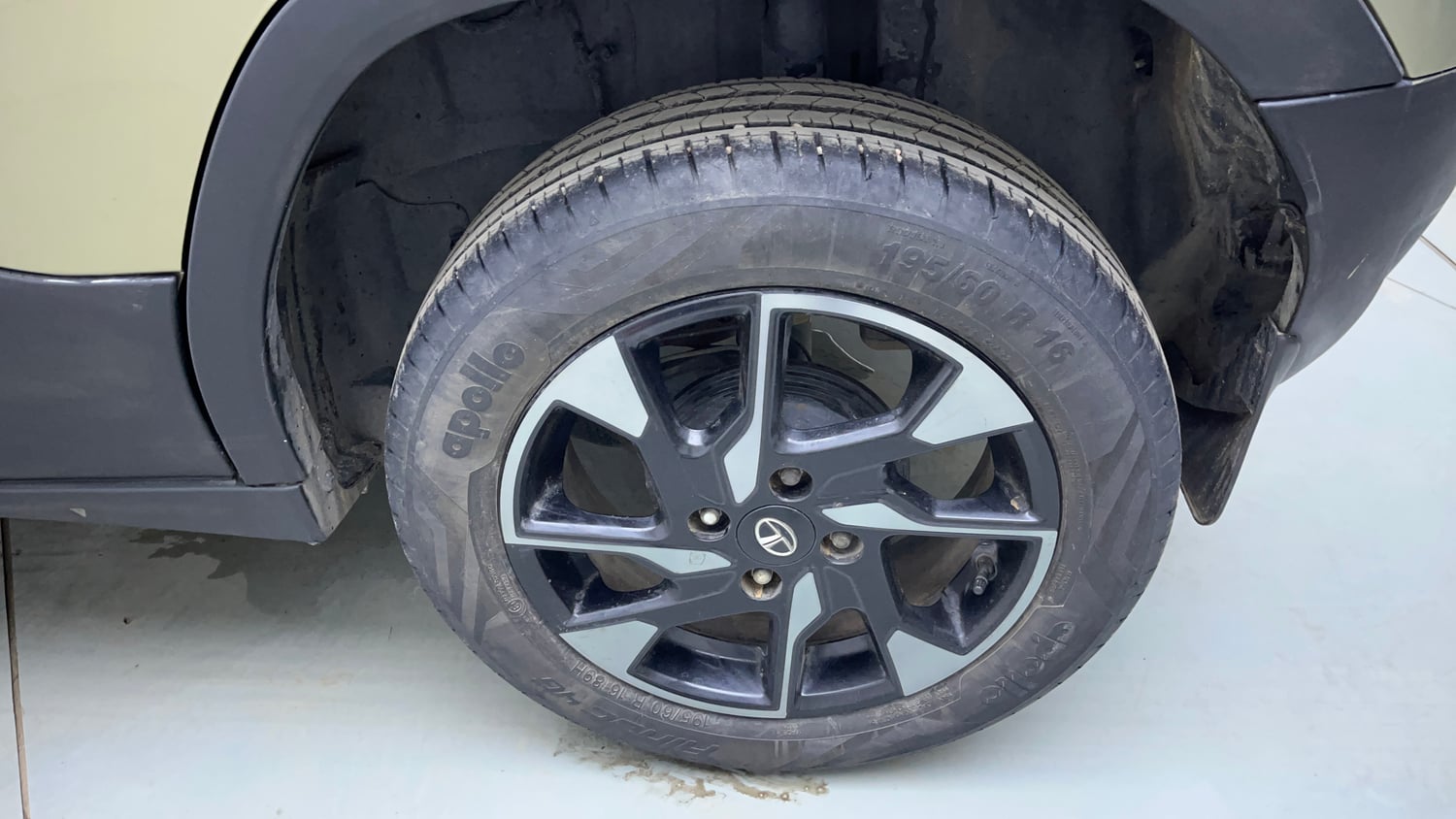 Used 2022 Tata Punch Kaziranga Creative AMT Petrol Automatic tyres LEFT REAR TYRE RIM VIEW