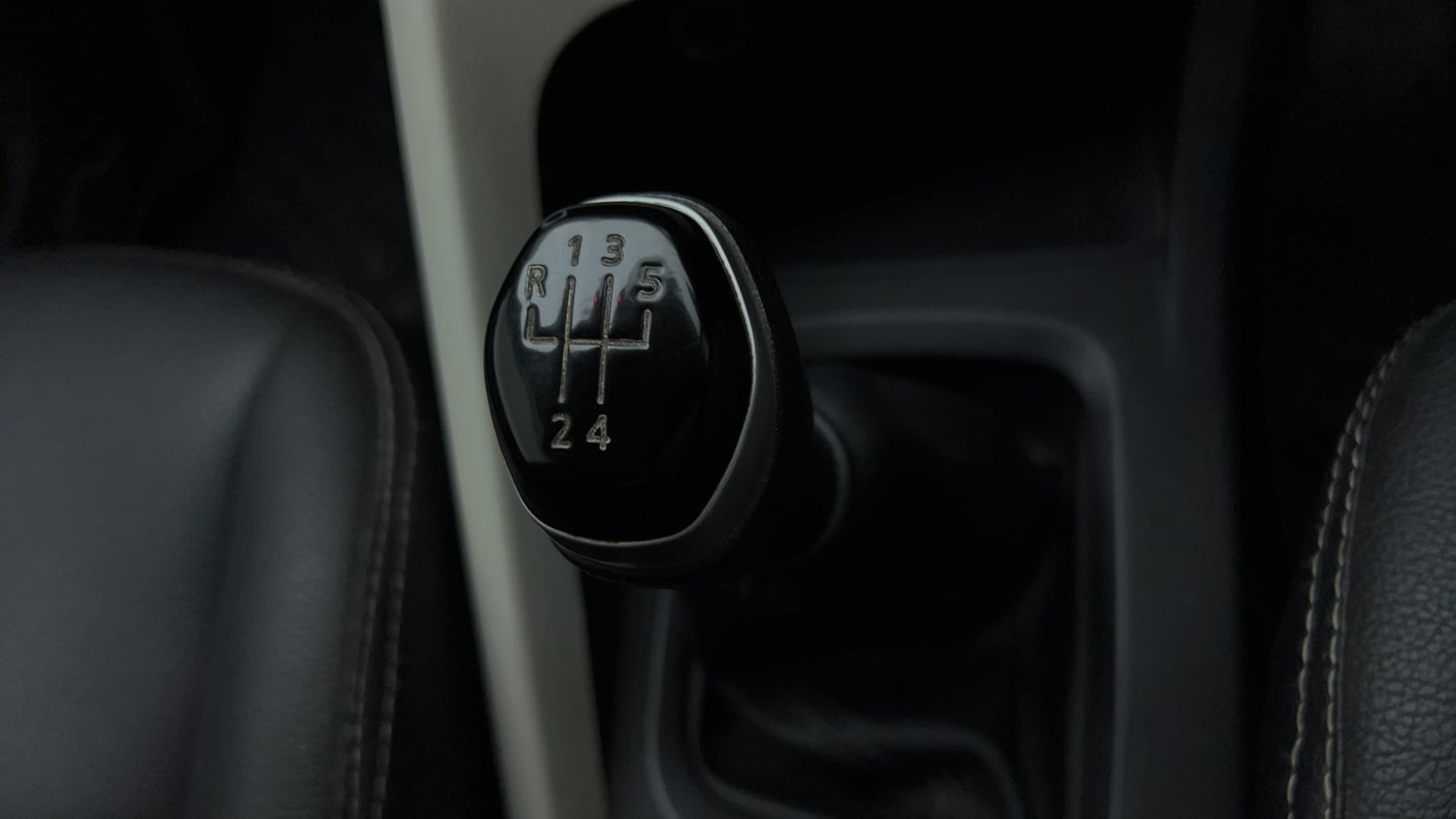 Used 2023 Nissan Magnite XE Petrol Manual interior GEAR  KNOB VIEW