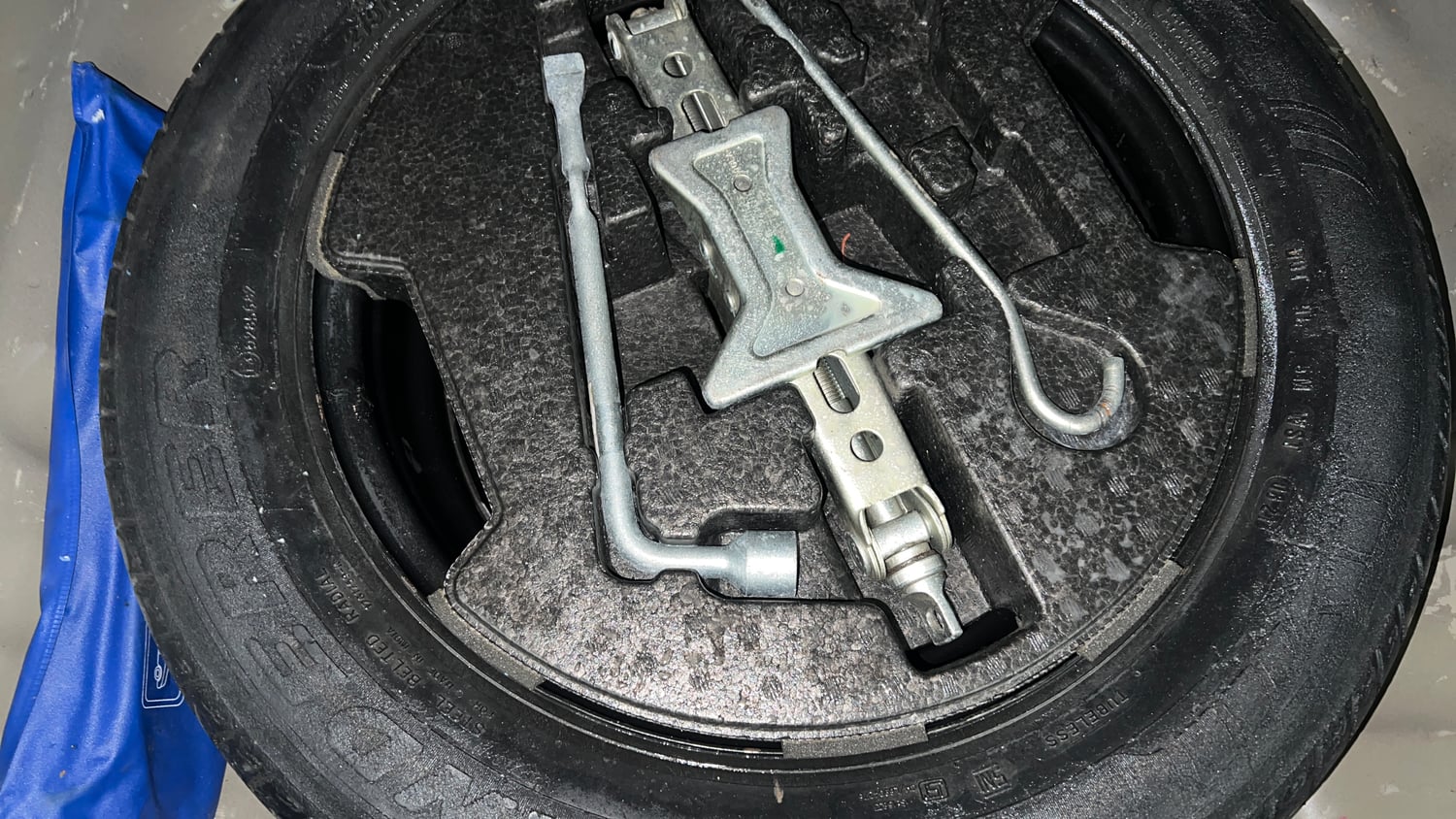 Used 2021 maruti-suzuki Vitara Brezza ZXi Plus Petrol Manual tyres SPARE TYRE VIEW
