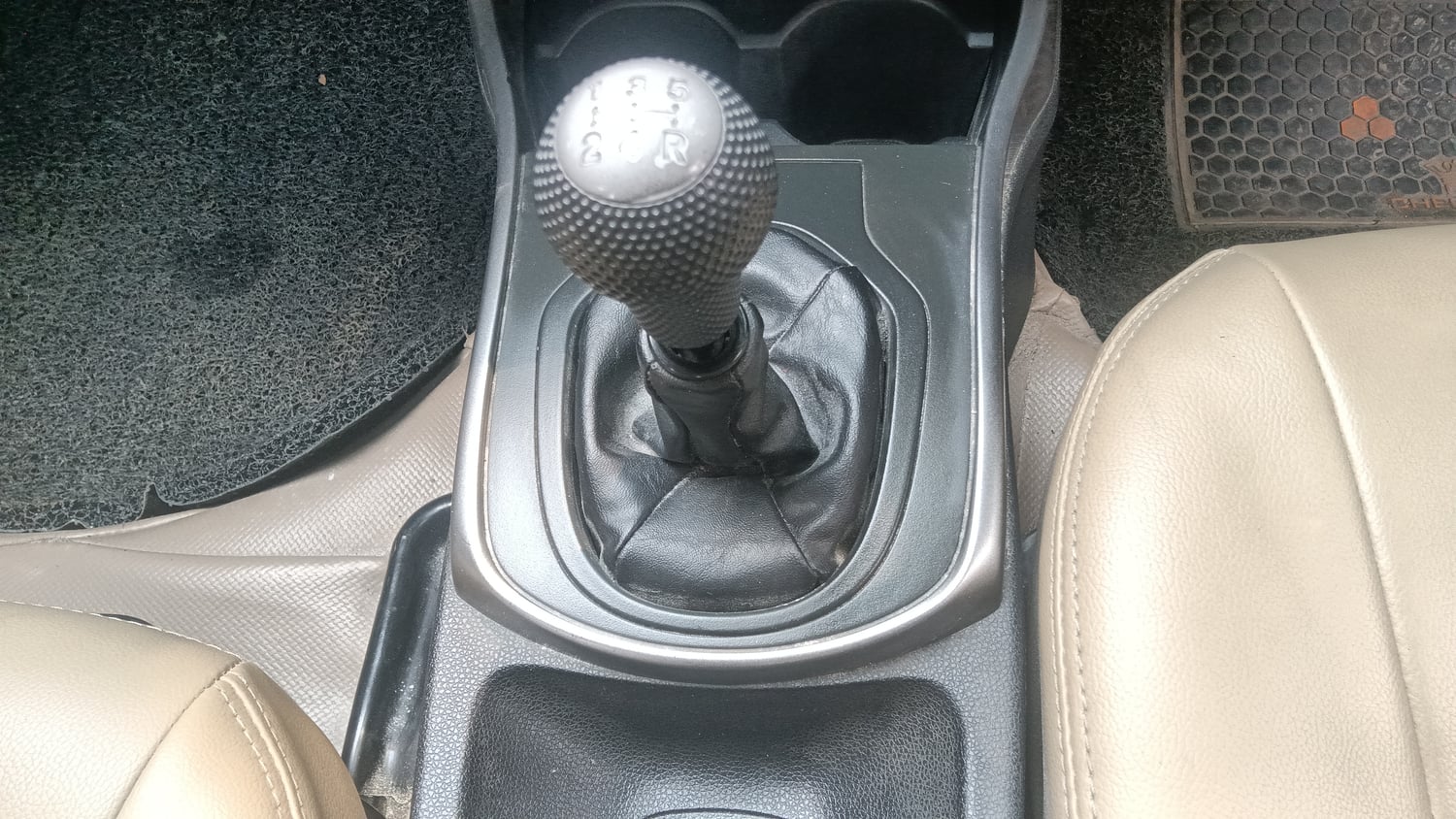Used 2015 Honda City SV Petrol Manual interior GEAR  KNOB VIEW