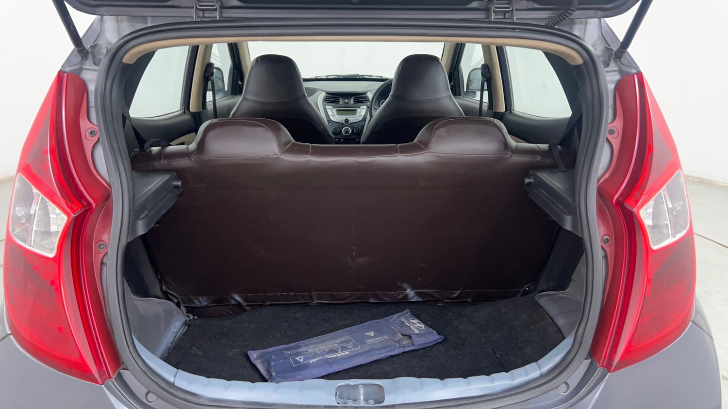 Used 2016 Hyundai Eon Magna + Petrol Manual interior DICKY INSIDE VIEW